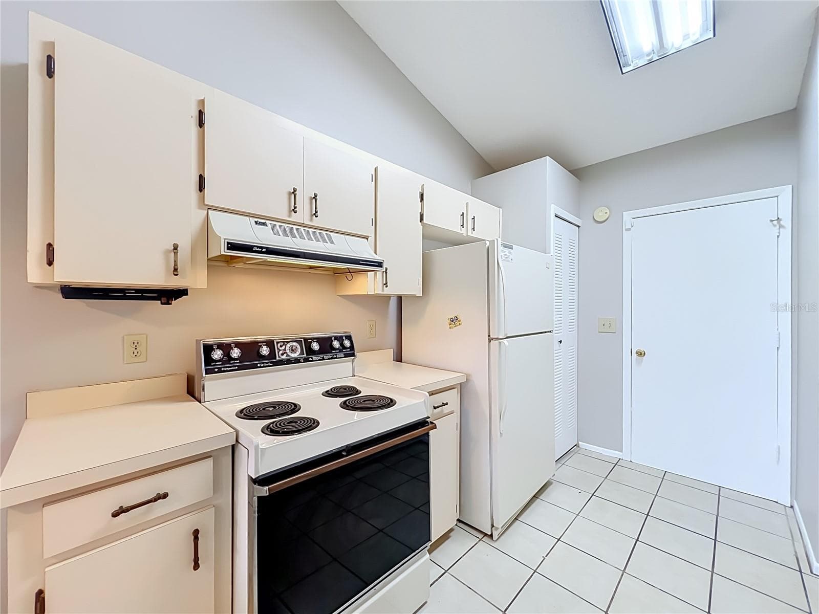 Single Family Residence at 2943 ROUNDABOUT LN, ORLANDO, photo 21 of 47