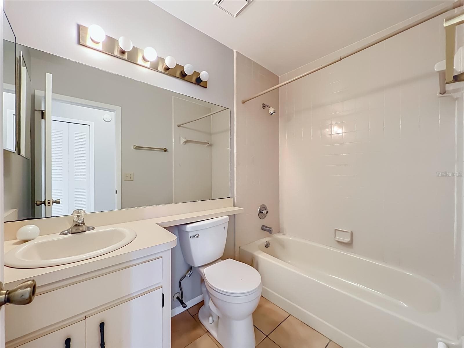 Single Family Residence at 2943 ROUNDABOUT LN, ORLANDO, photo 28 of 47