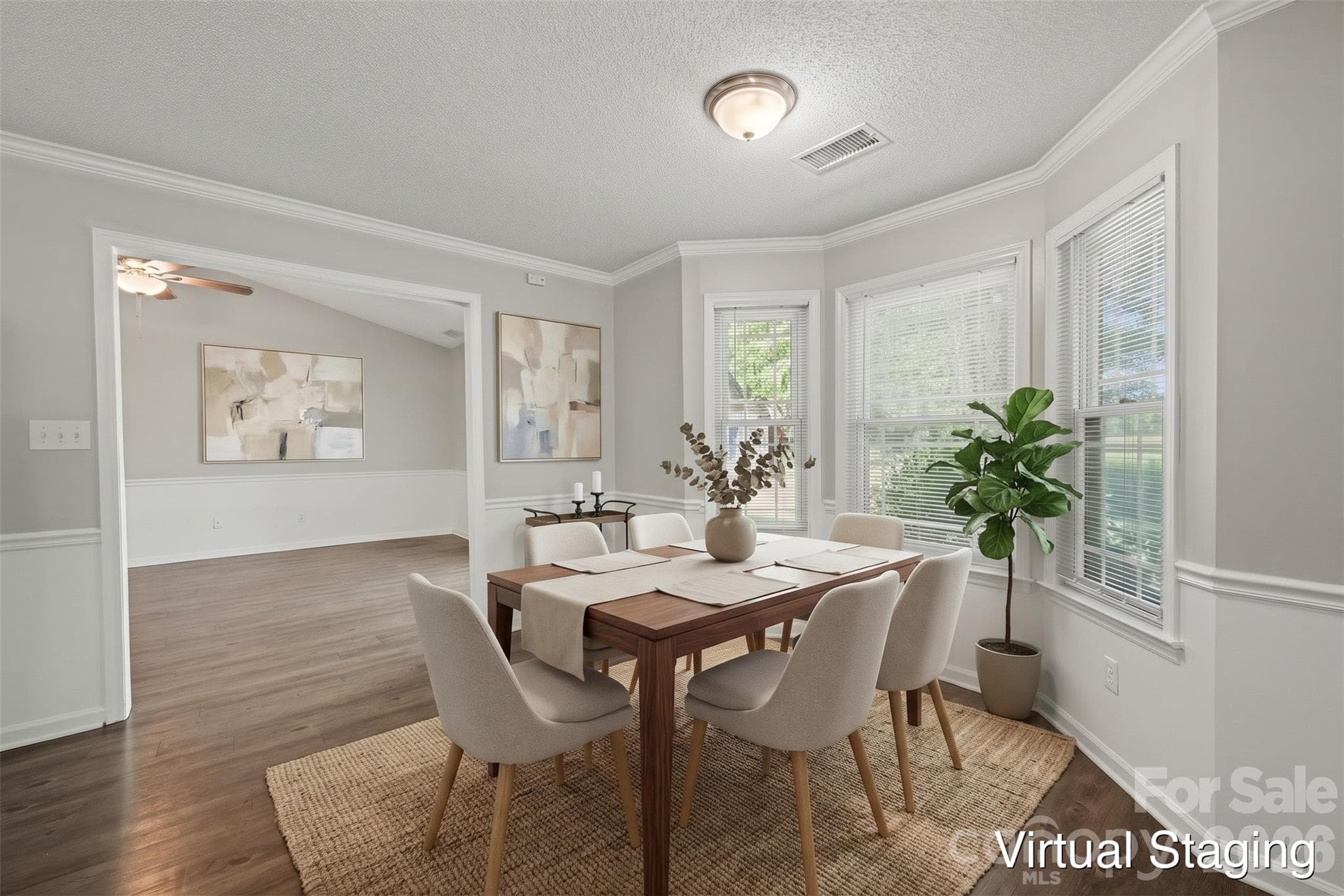 Virtually staged - Monroe