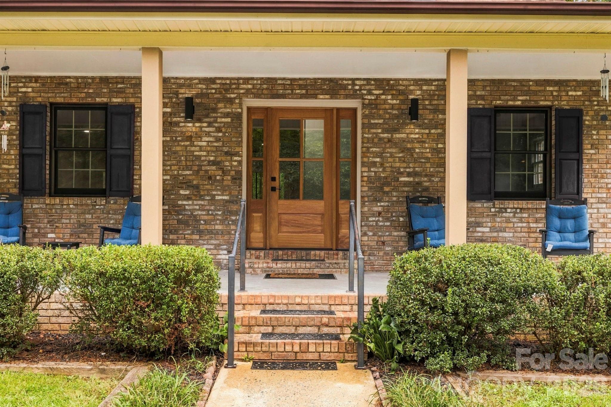 Single Family Residence at 1079 Dupont Road, Hendersonville, photo 3 of 44