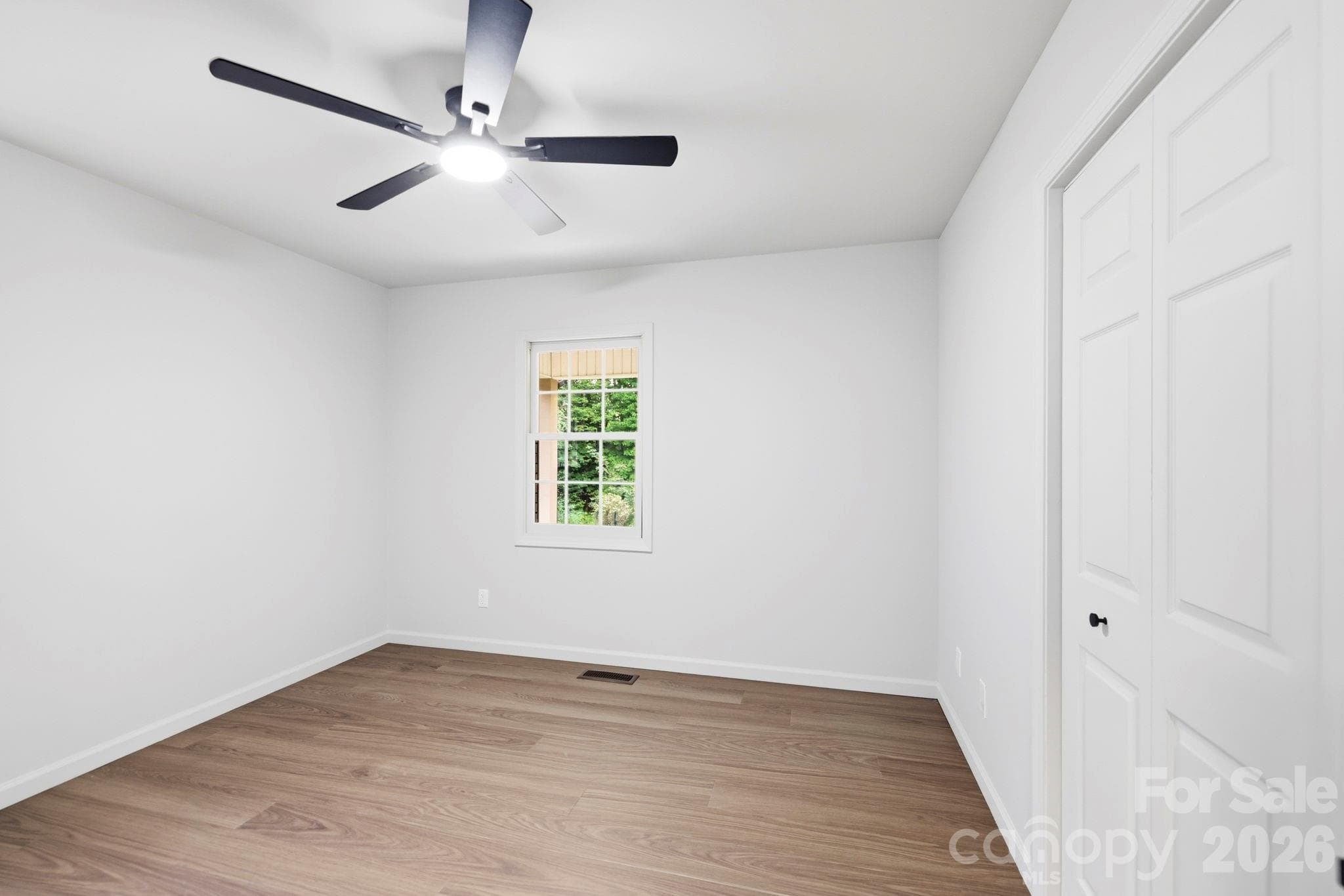 Single Family Residence at 1079 Dupont Road, Hendersonville, photo 20 of 44