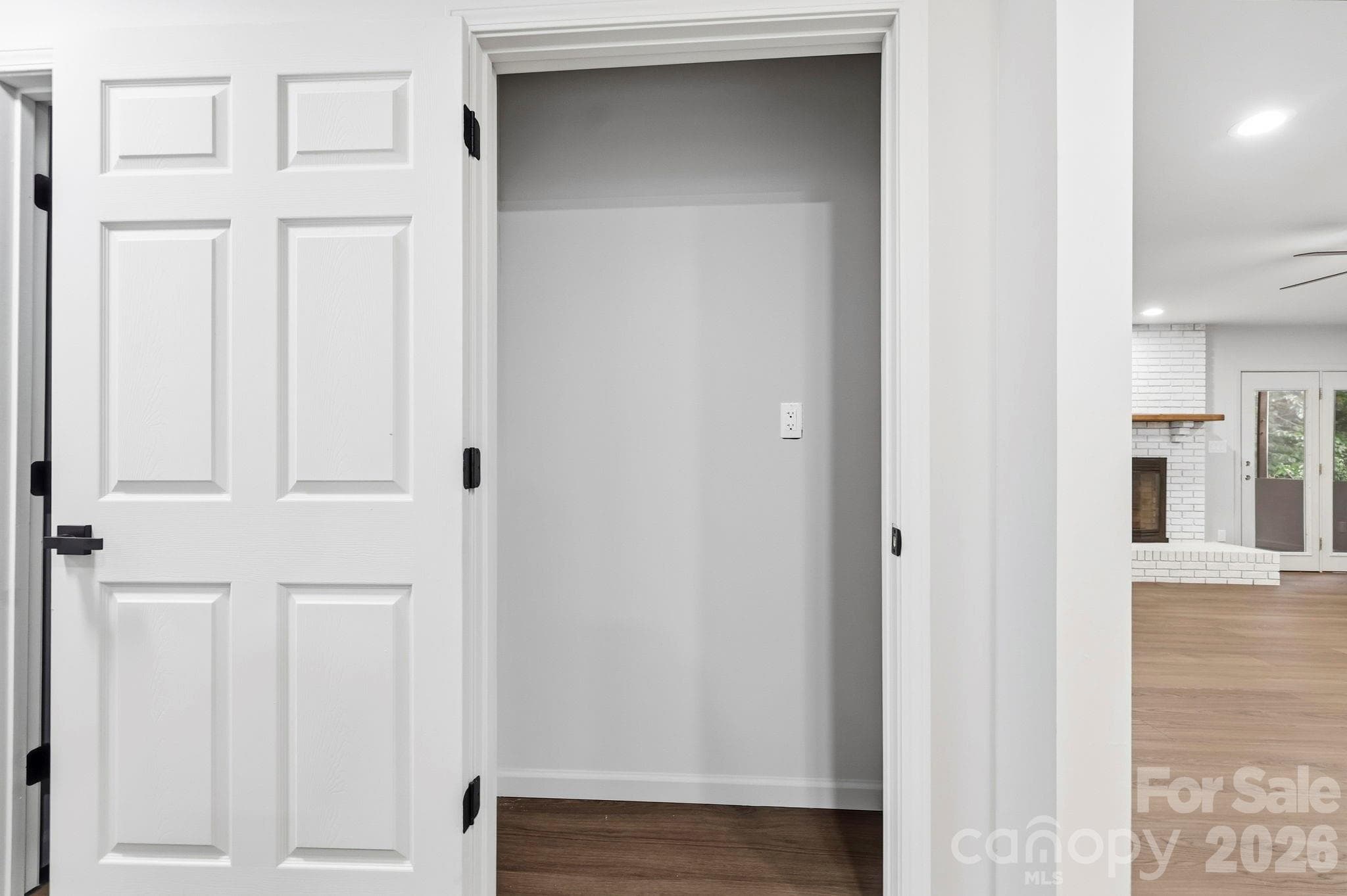 Pantry - 1079 Dupont Road, Hendersonville