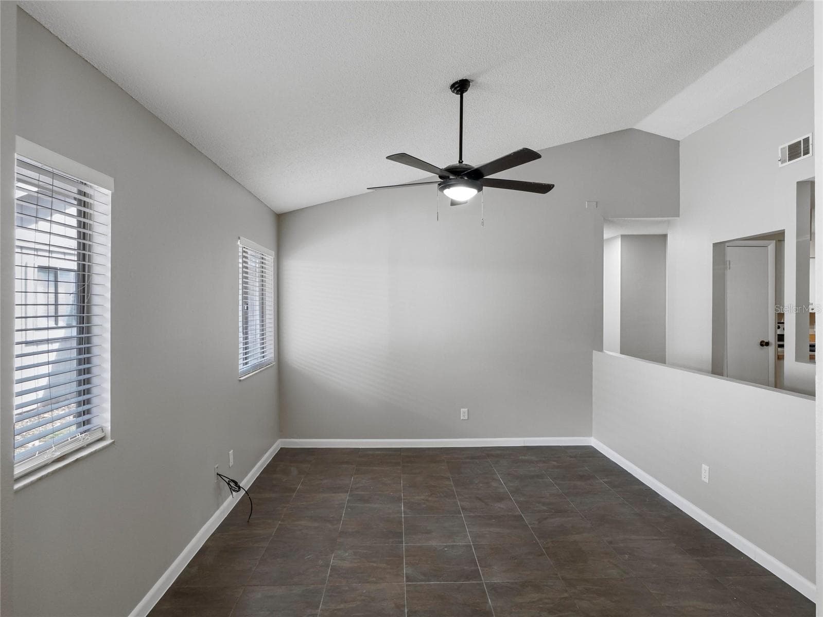 Townhouse at 700 CASTLEWOOD DR, WINTER SPRINGS, photo 4 of 22