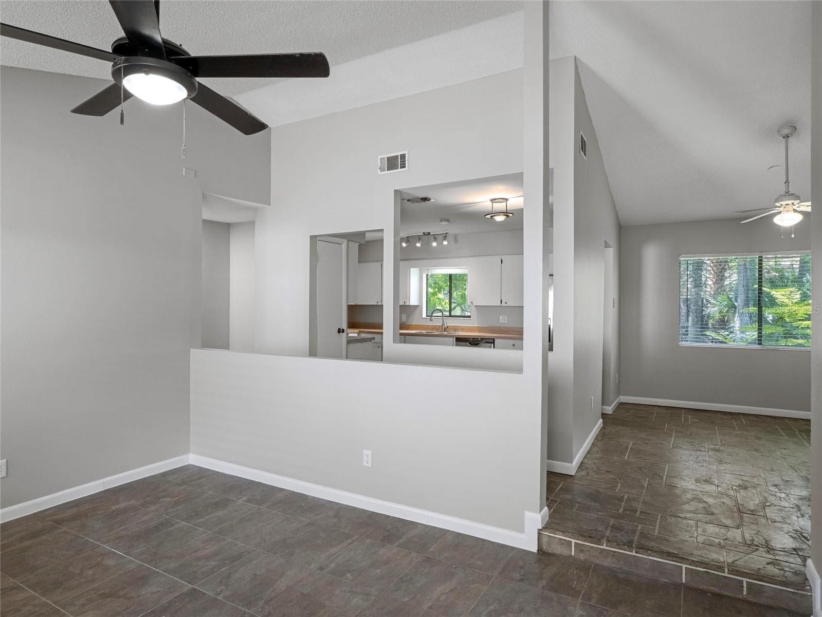 Townhouse at 700 CASTLEWOOD DR, WINTER SPRINGS, photo 5 of 22