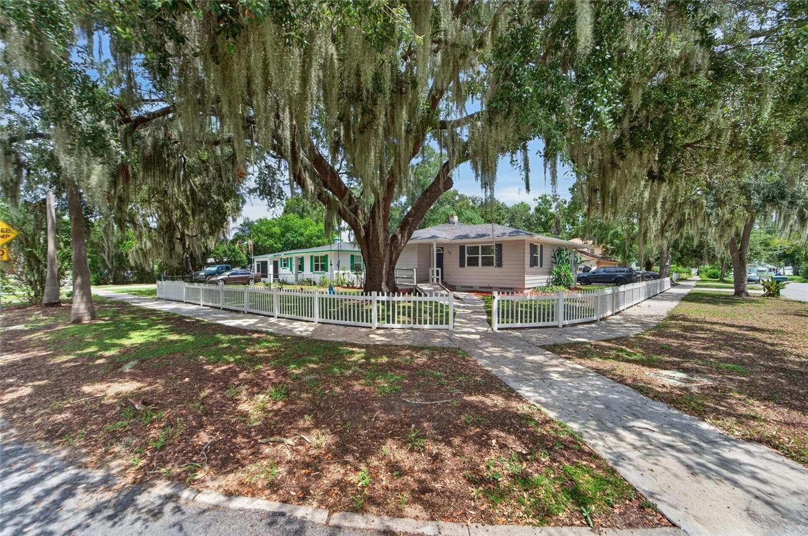 Single Family Residence at 703 INTERLACHEN PKWY, LAKELAND, photo 5 of 69