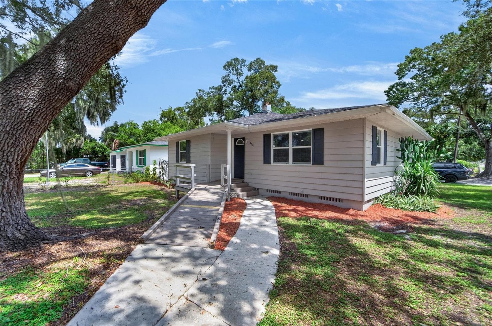 Single Family Residence at 703 INTERLACHEN PKWY, LAKELAND, photo 9 of 69