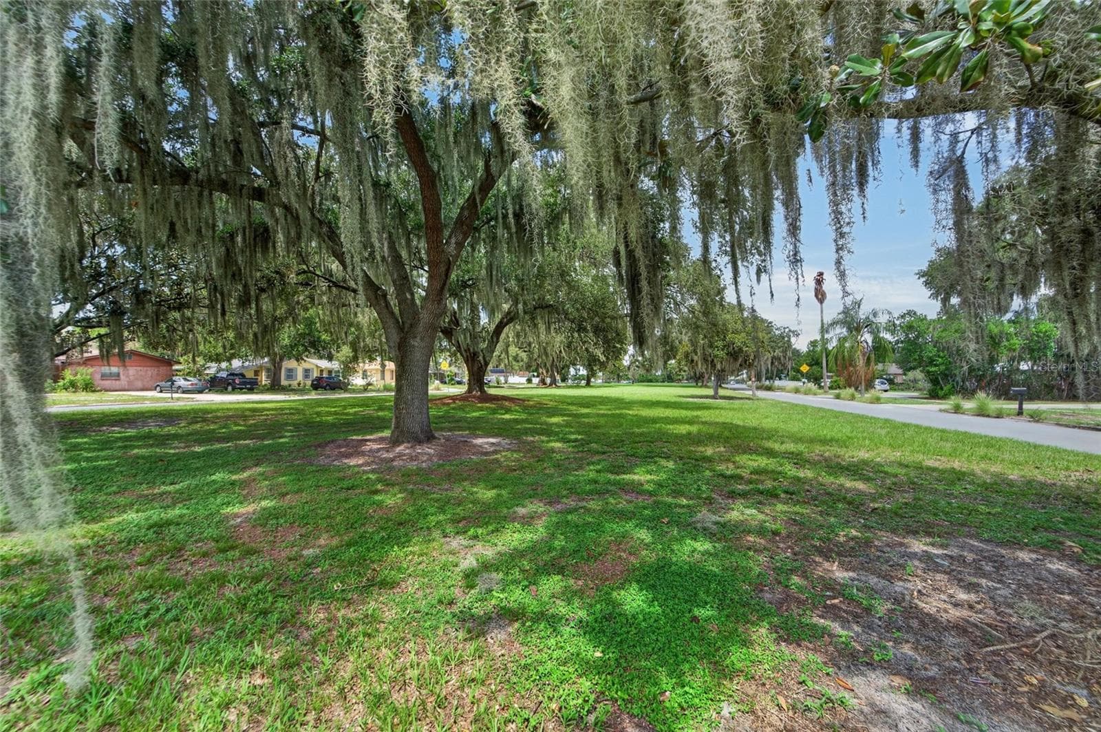 Single Family Residence at 703 INTERLACHEN PKWY, LAKELAND, photo 13 of 69