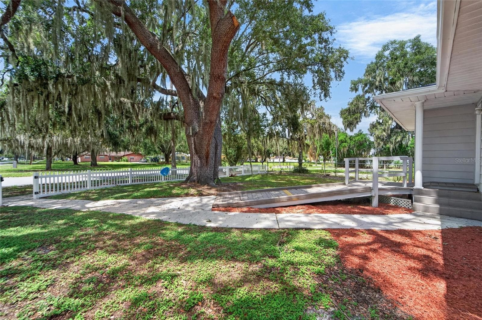 Single Family Residence at 703 INTERLACHEN PKWY, LAKELAND, photo 14 of 69