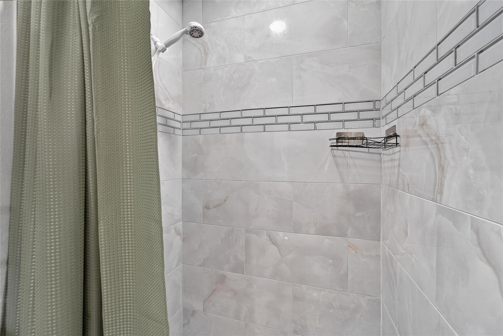 Guest Bathroom - 703 INTERLACHEN PKWY, LAKELAND