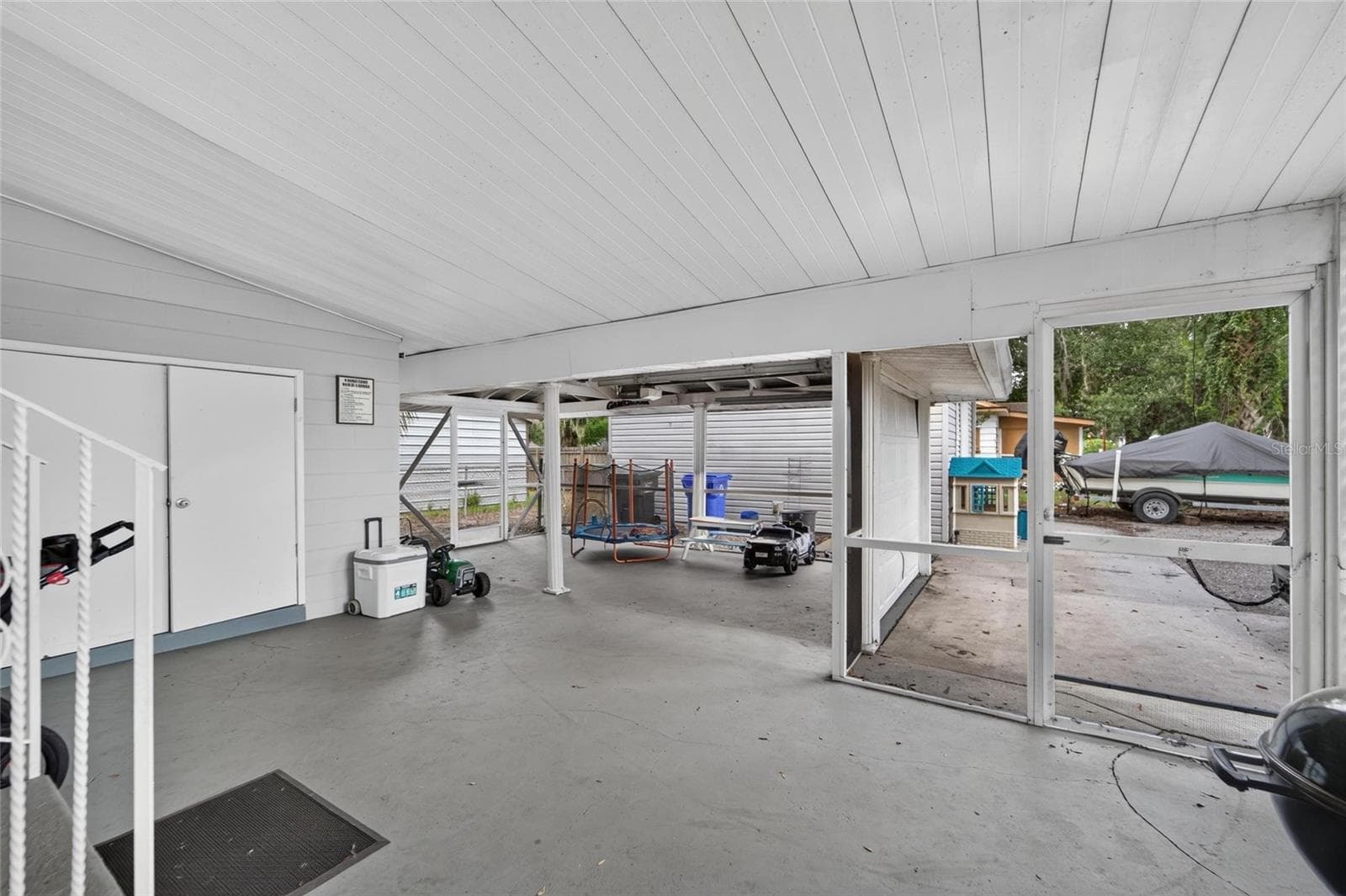 Large screened patio - 703 INTERLACHEN PKWY, LAKELAND