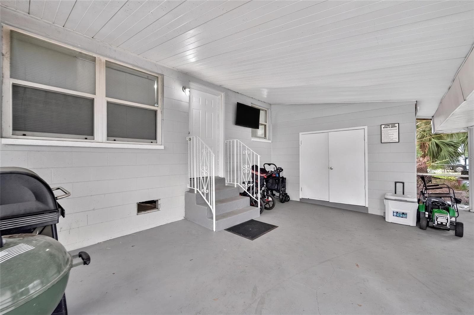 large screen patio - 703 INTERLACHEN PKWY, LAKELAND