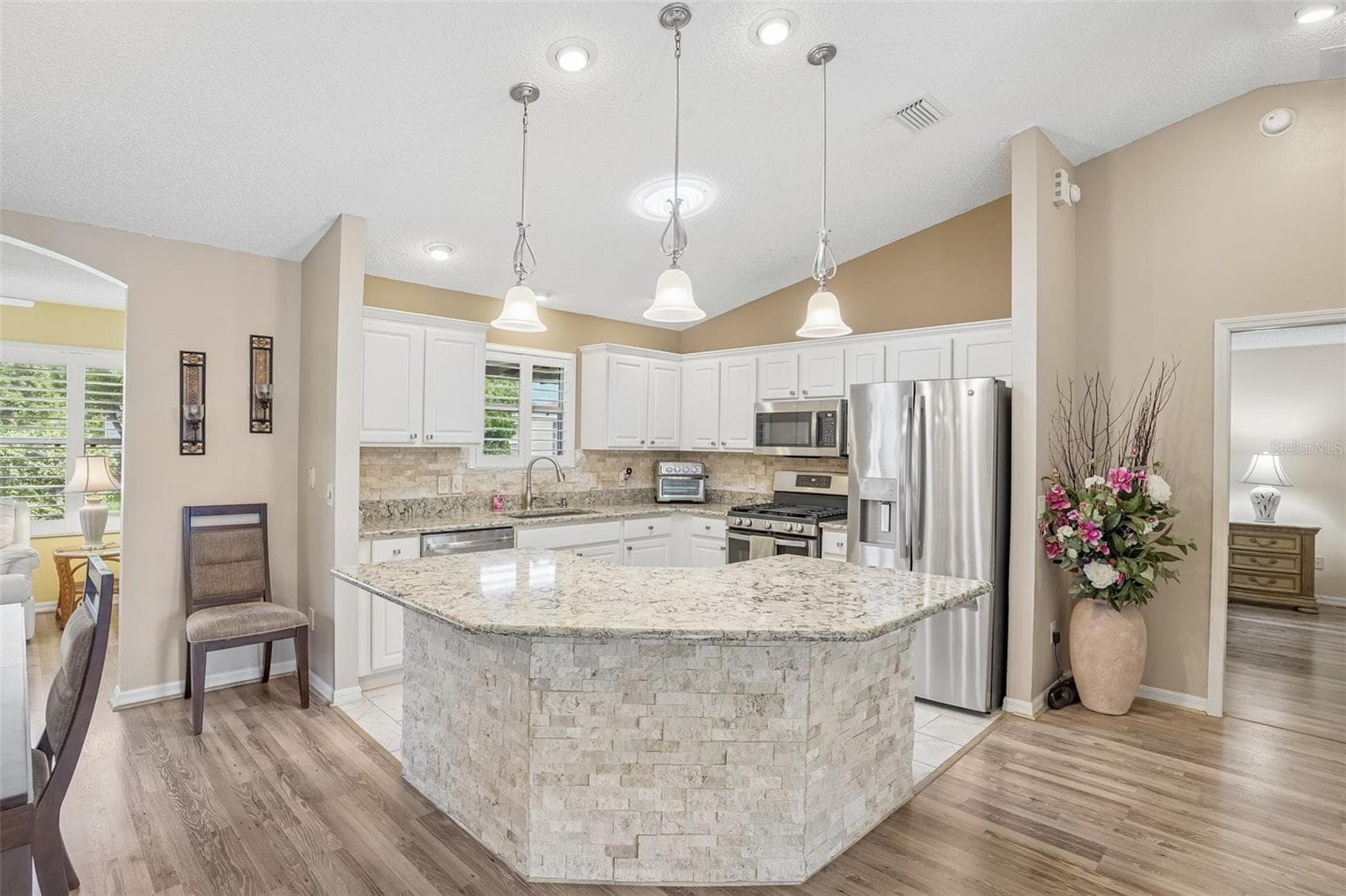Kitchen Island - 928 EASTMONT CT, THE VILLAGES