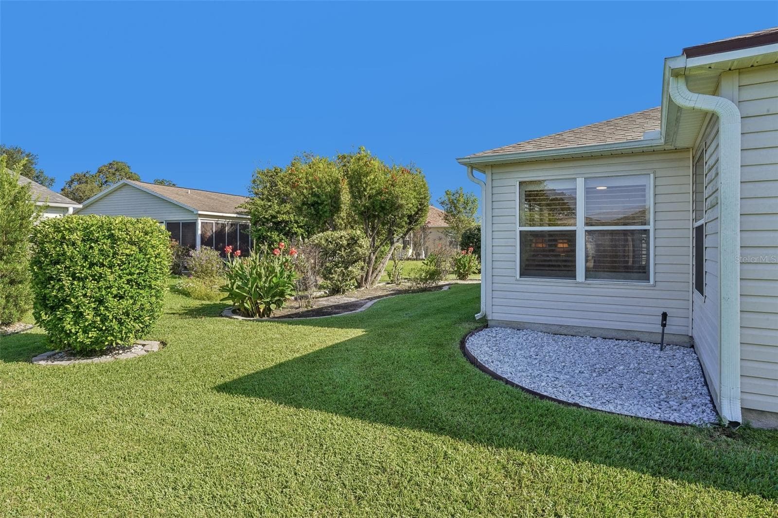 Backyard Left - 928 EASTMONT CT, THE VILLAGES