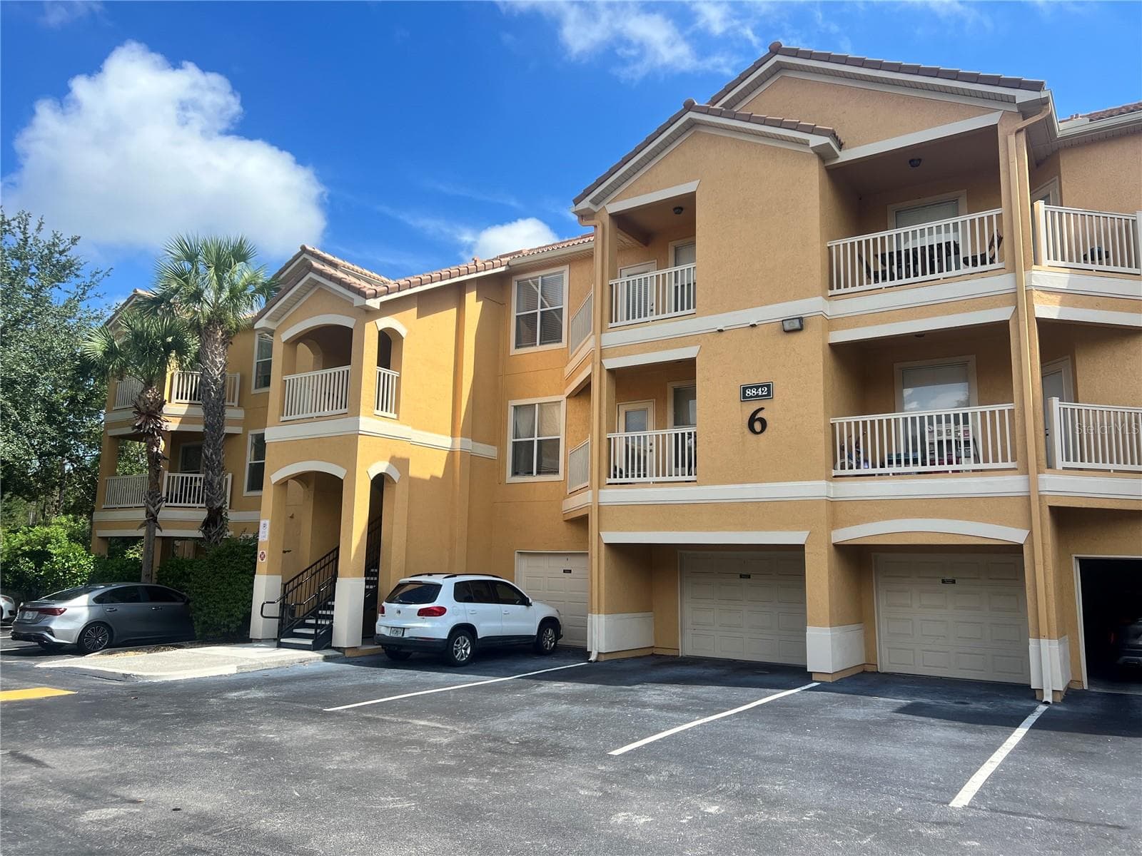 8842 VILLA VIEW CIR #203