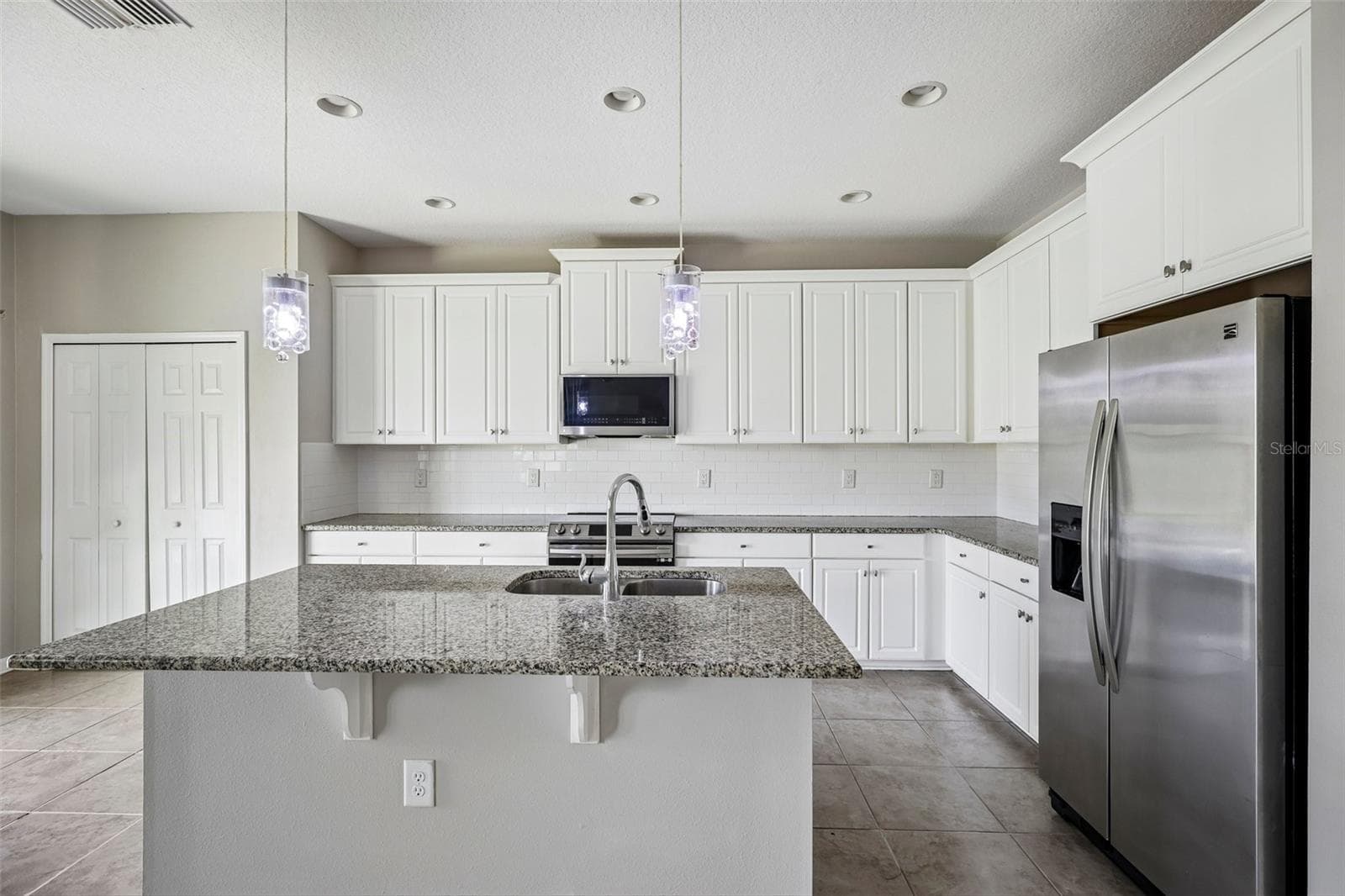 Single Family Residence at 18576 OBREGAN DR, SPRING HILL, photo 9 of 60