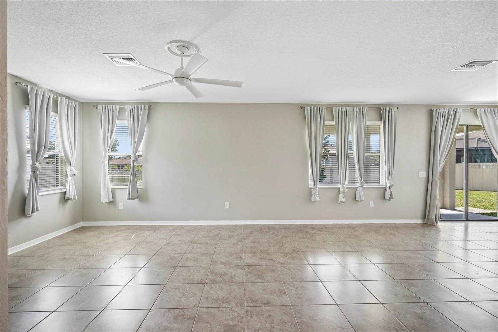 Single Family Residence at 18576 OBREGAN DR, SPRING HILL, photo 15 of 60