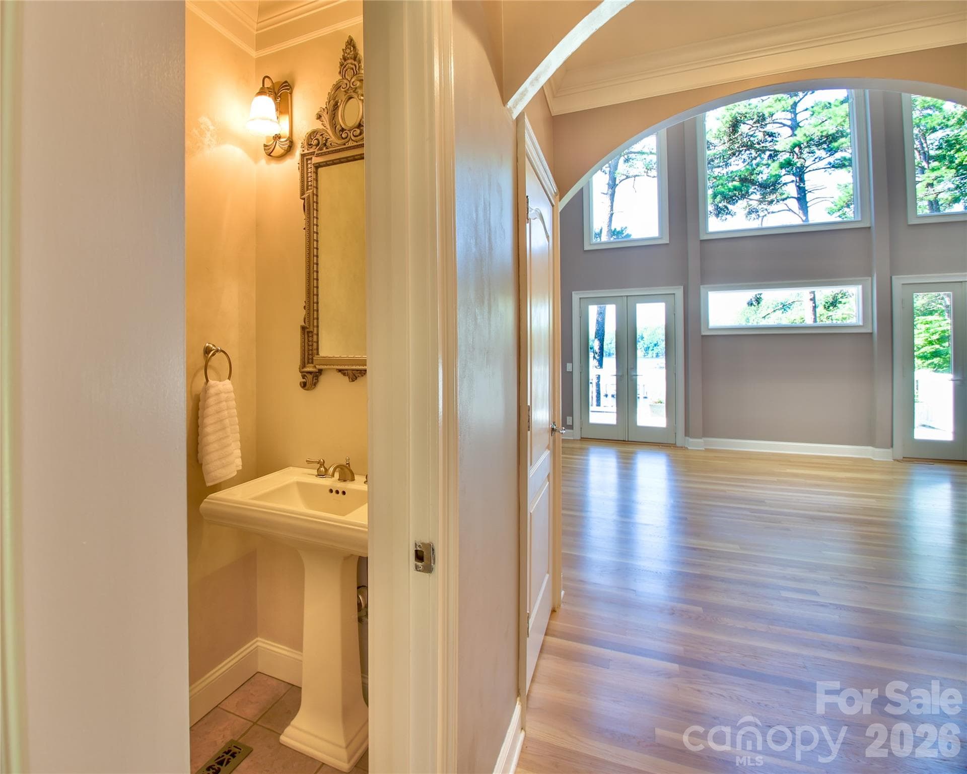 Cute 1/2 bath off foyer. - 140 Holt Lane, Mooresville