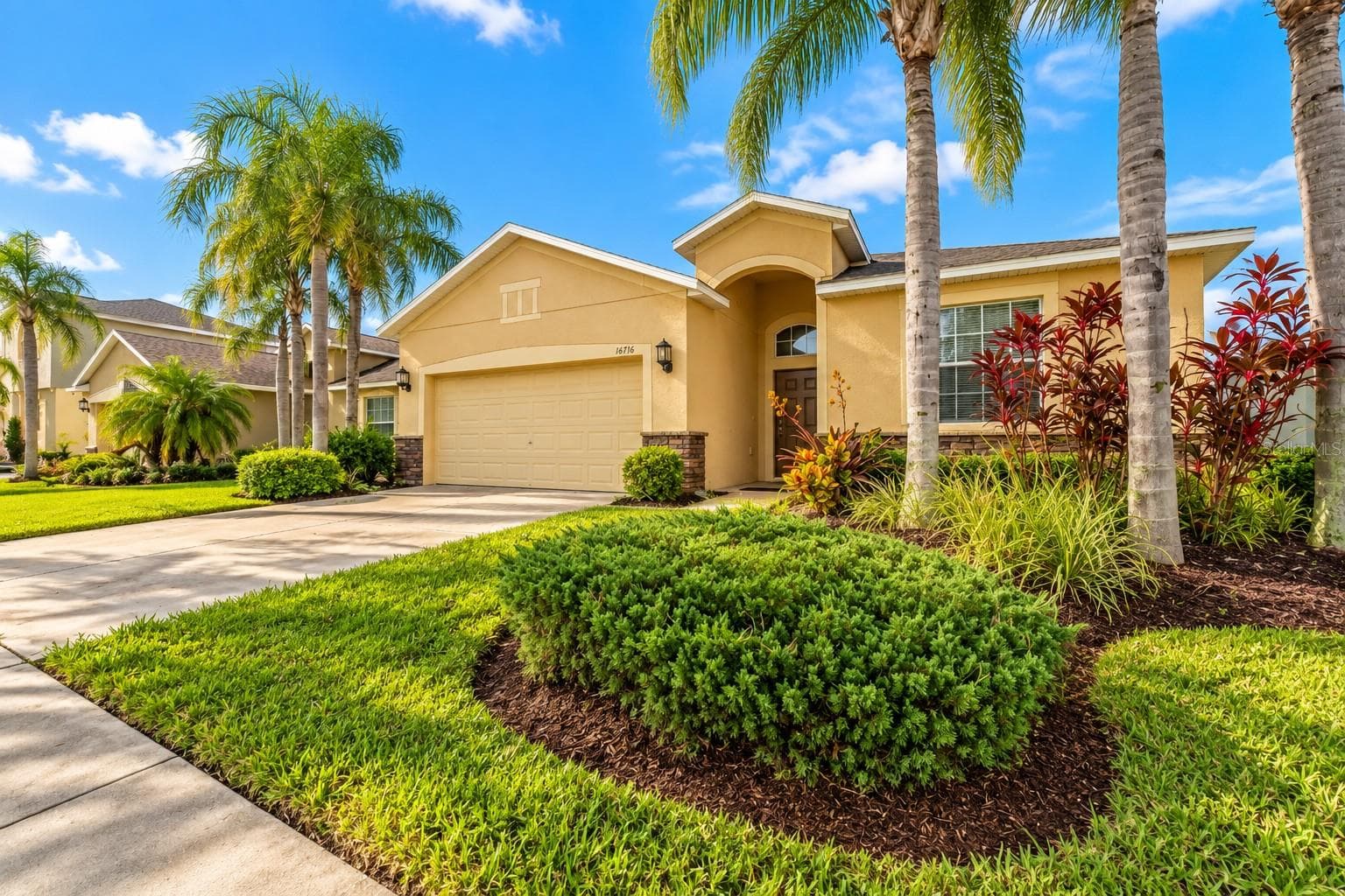 Single Family Residence at 16716 MYRTLE SAND DR, WIMAUMA, photo 2 of 63