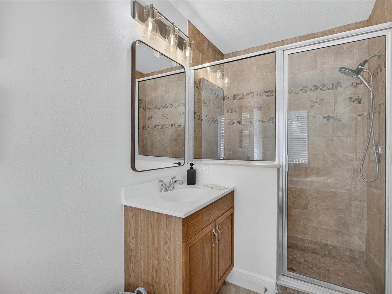 Primary Bath - 1119 KENWORTH DR, APOPKA