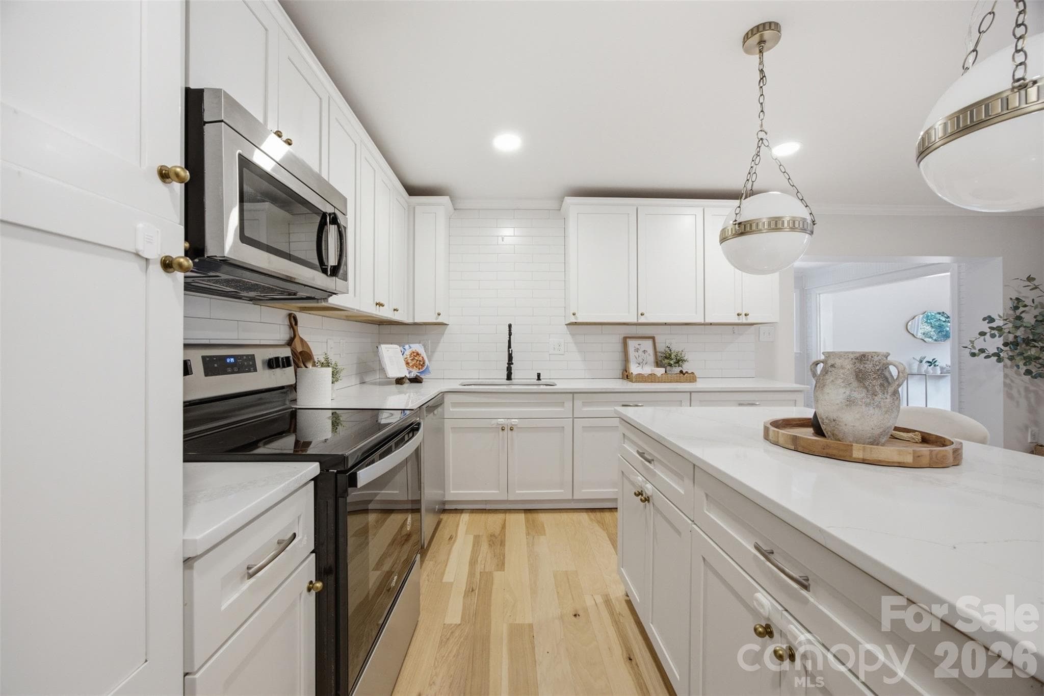 Single Family Residence at 314 Dogwood Lane, Belmont, photo 10 of 37