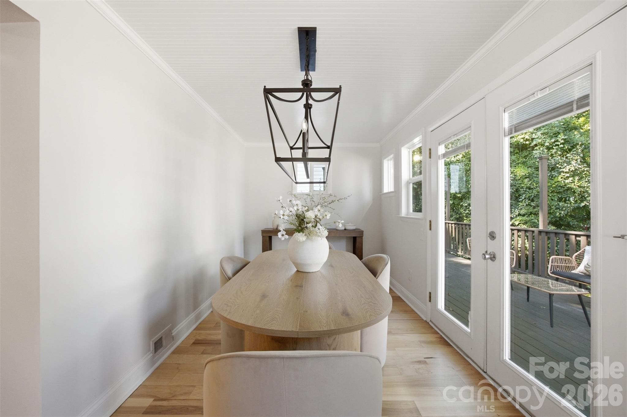 Single Family Residence at 314 Dogwood Lane, Belmont, photo 6 of 37