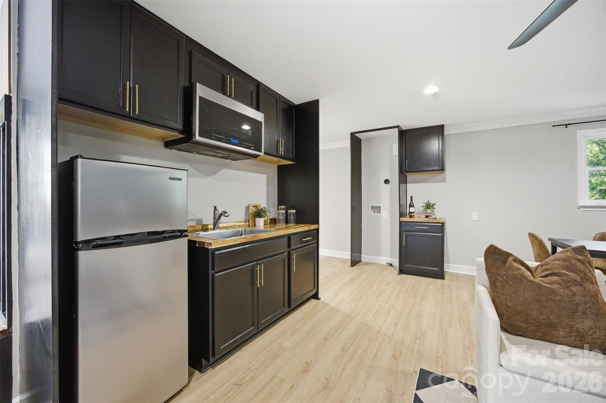 Single Family Residence at 314 Dogwood Lane, Belmont, photo 21 of 37