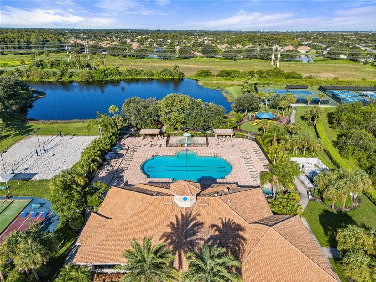 Single Family Residence at 339 HERITAGE ISLES WAY, BRADENTON, photo 60 of 75
