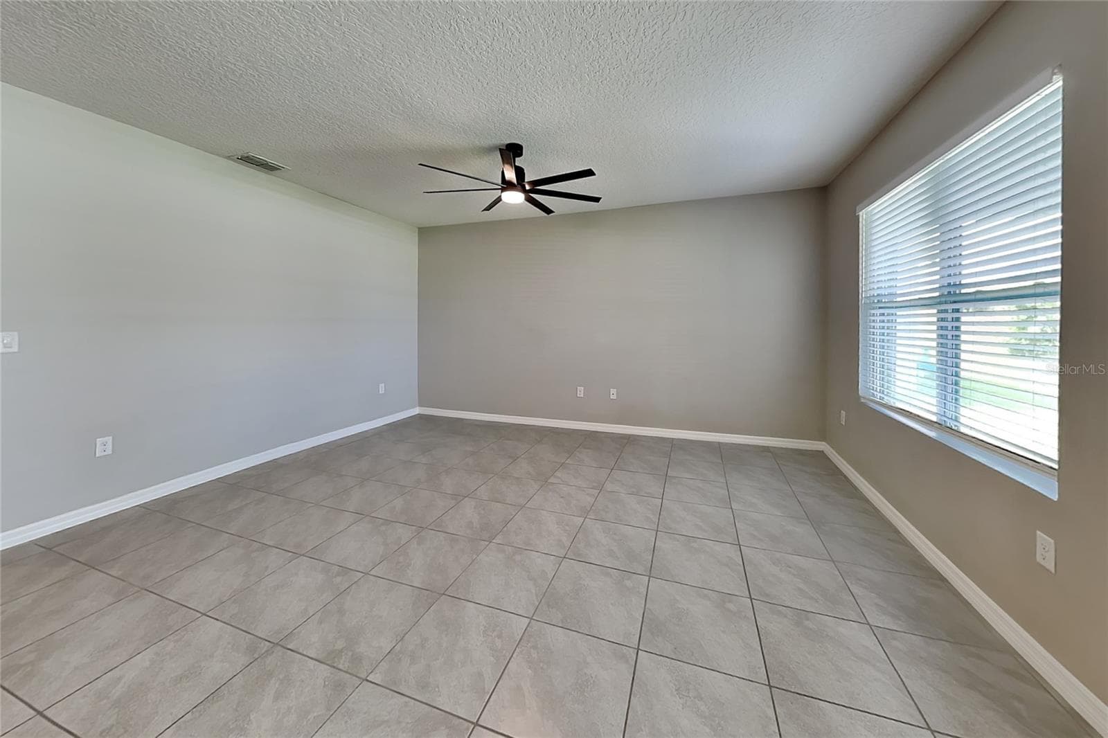 Single Family Residence at DAVENPORT, photo 2 of 15