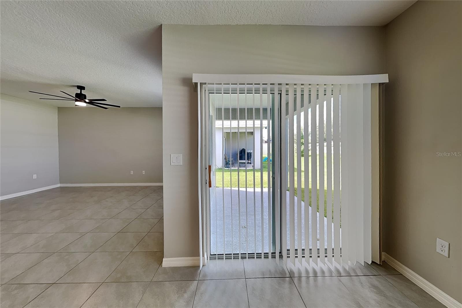 Single Family Residence at DAVENPORT, photo 4 of 15