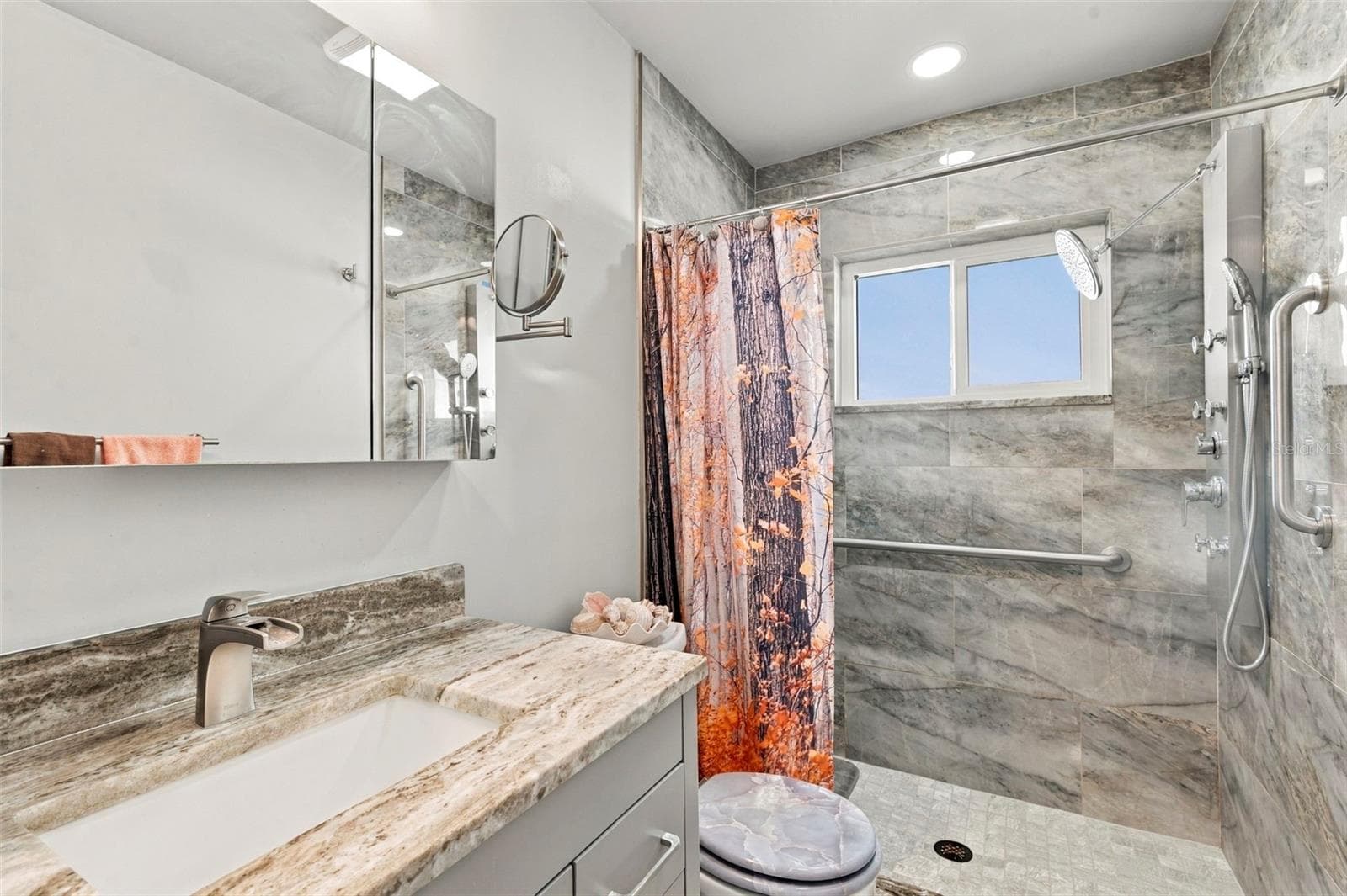 Guest bathroom - 3659 100TH TER N #4, PINELLAS PARK