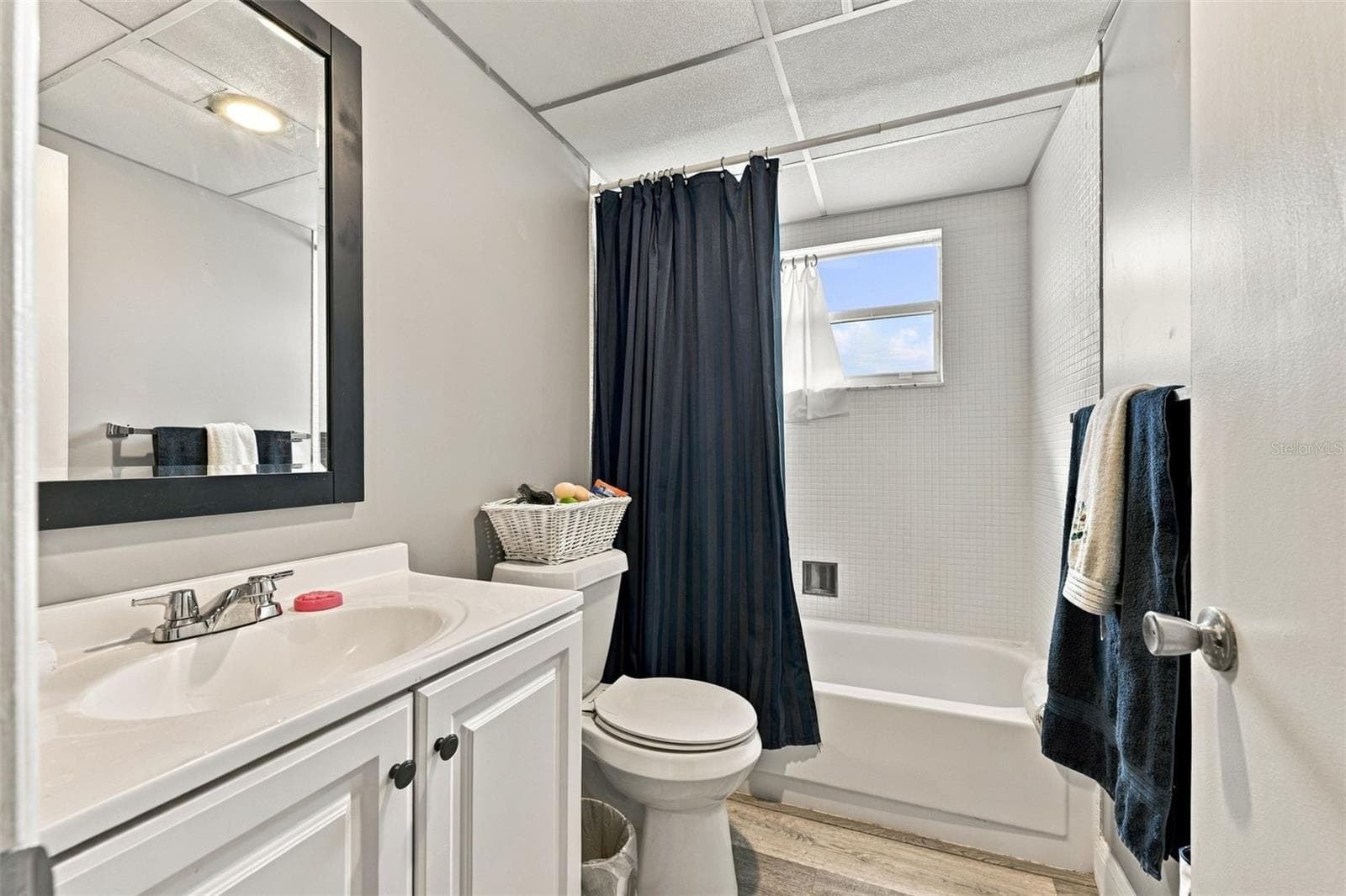 Guest Bathroom with Tub & SHower - 1901 ANDOVER WAY #37, SUN CITY CENTER