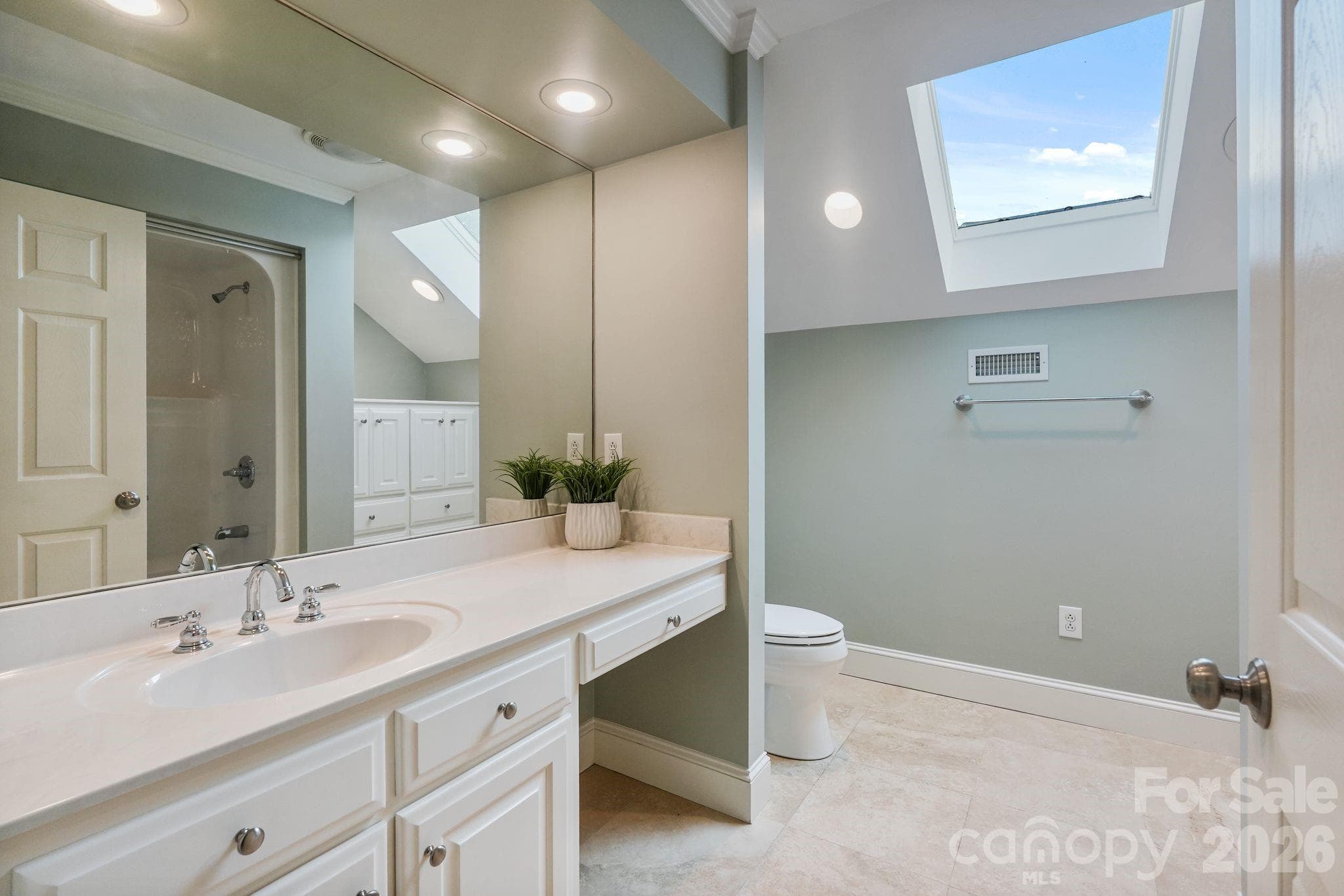 Full bath third floor - 815 36TH Avenue Place NW, Hickory