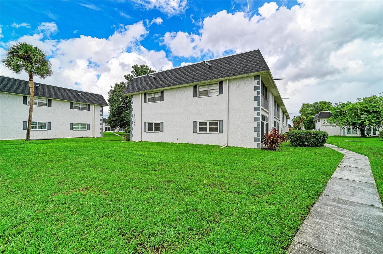 Condominium at 303 47TH AVENUE DR W #157, BRADENTON, photo 34 of 46