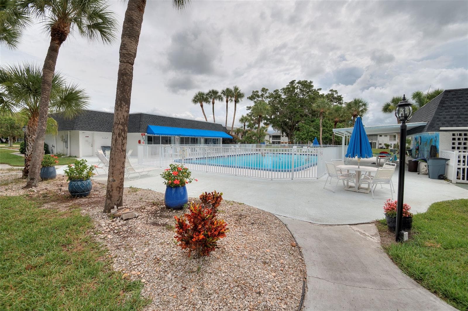 Condominium at 303 47TH AVENUE DR W #157, BRADENTON, photo 37 of 46