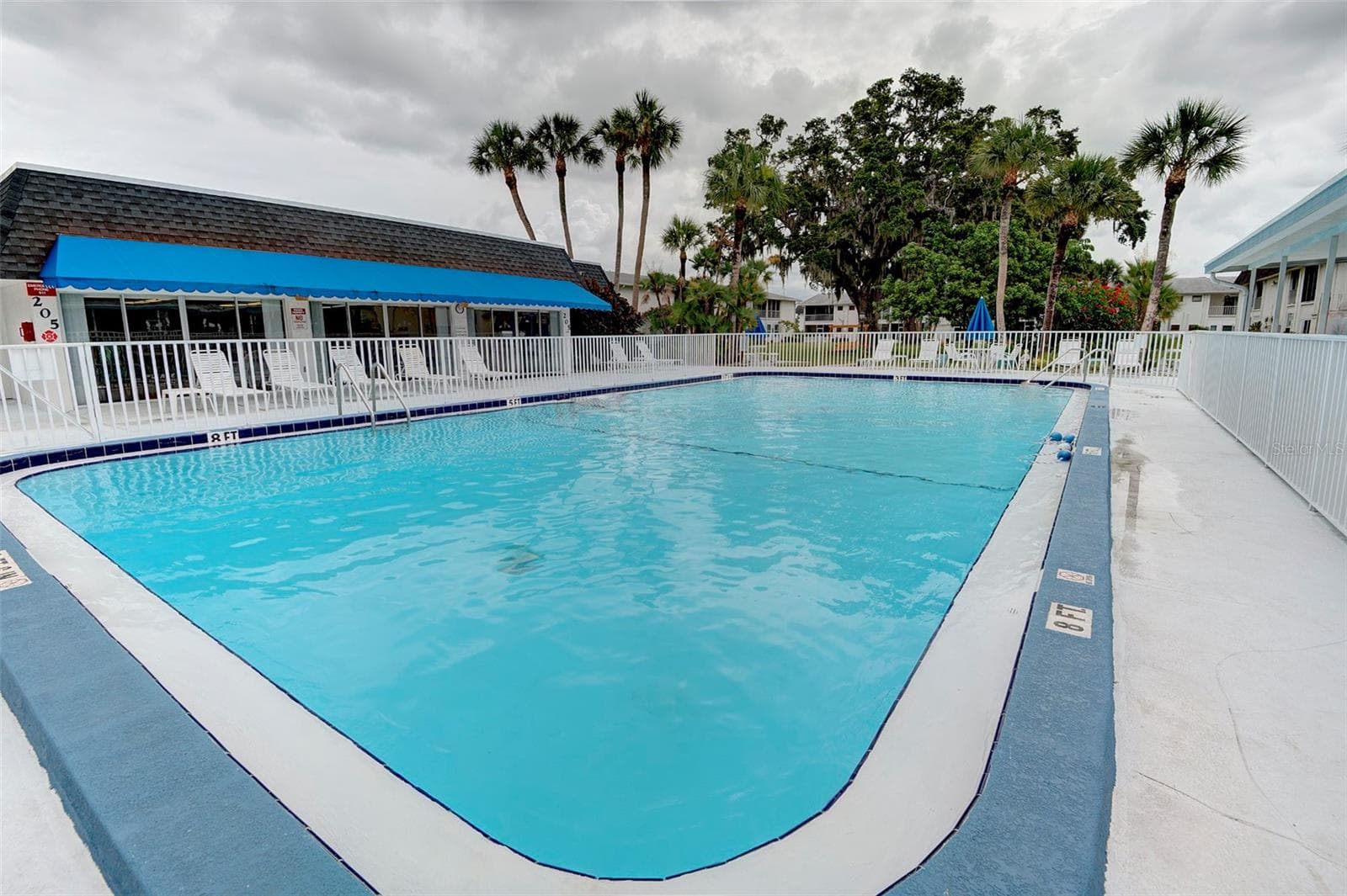 Condominium at 303 47TH AVENUE DR W #157, BRADENTON, photo 38 of 46