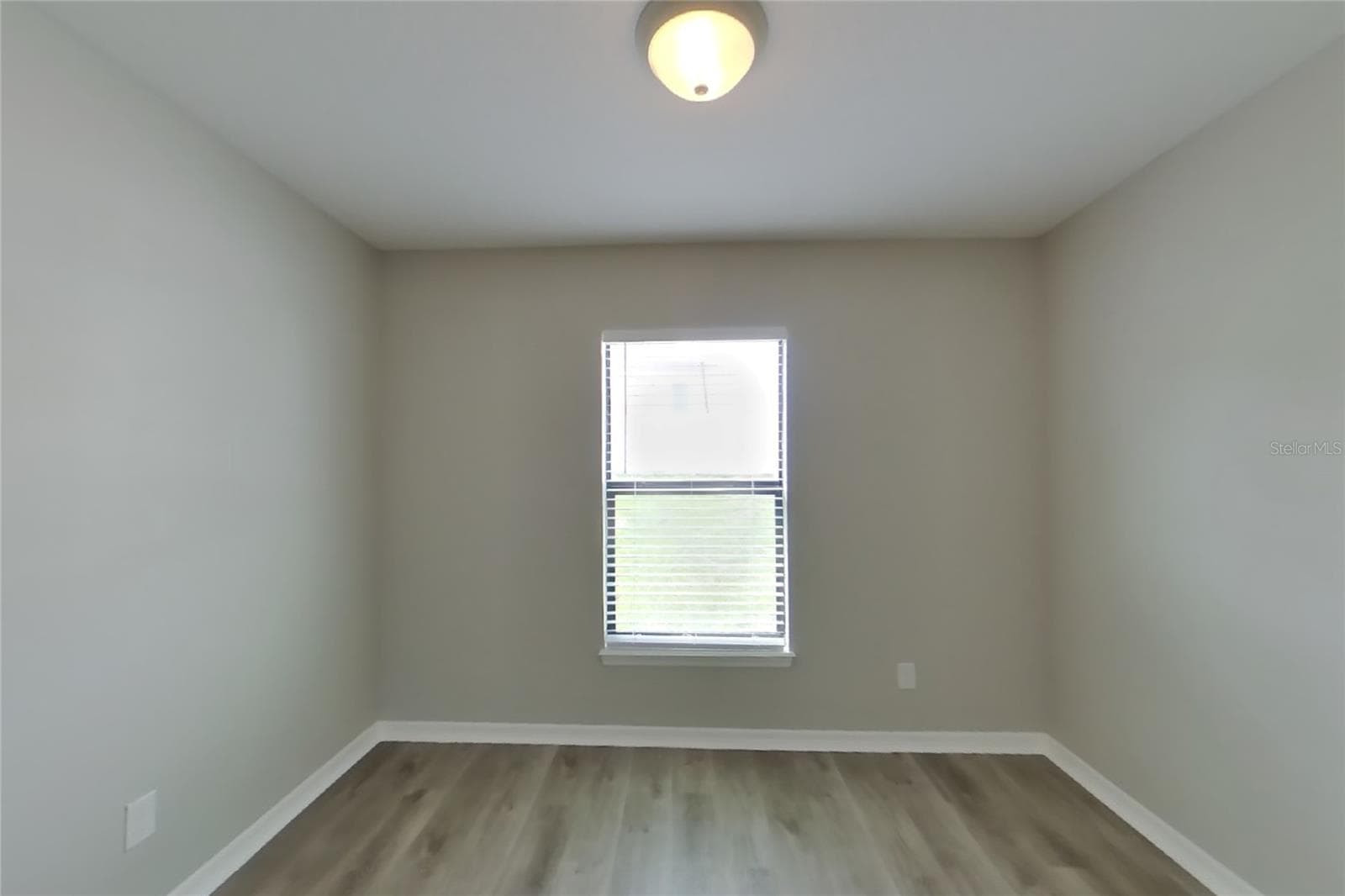 Single Family Residence at DUNDEE, photo 4 of 16
