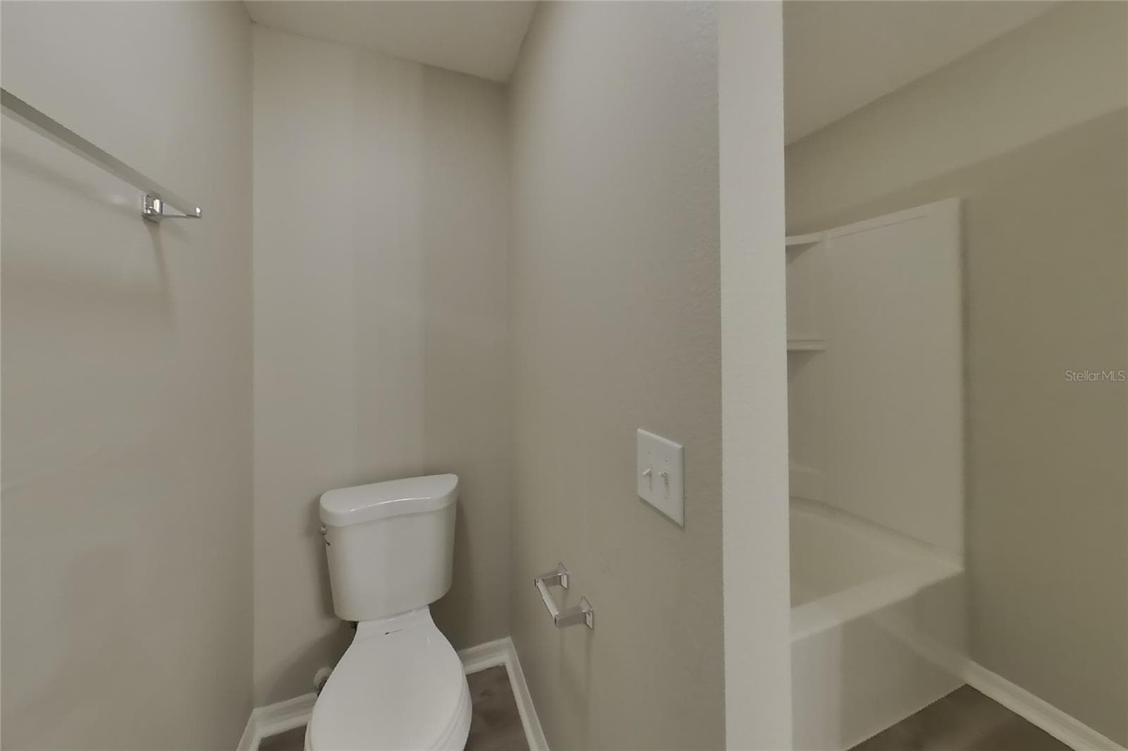 Single Family Residence at DUNDEE, photo 14 of 16