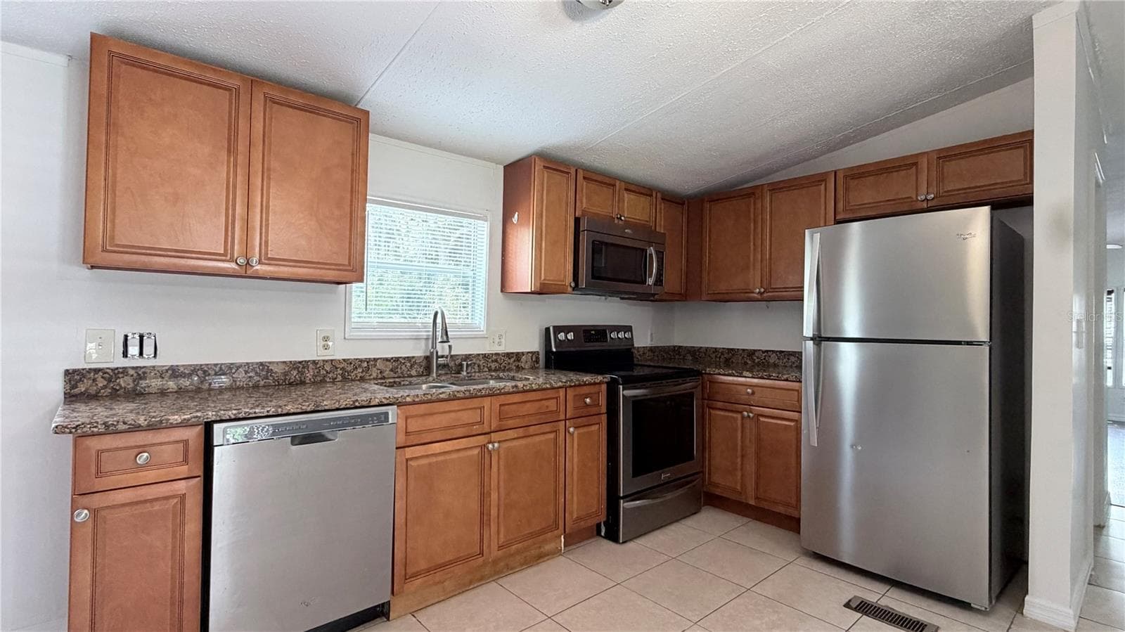 Manufactured Home at 821 NAVAJO DR, ST CLOUD, photo 8 of 27