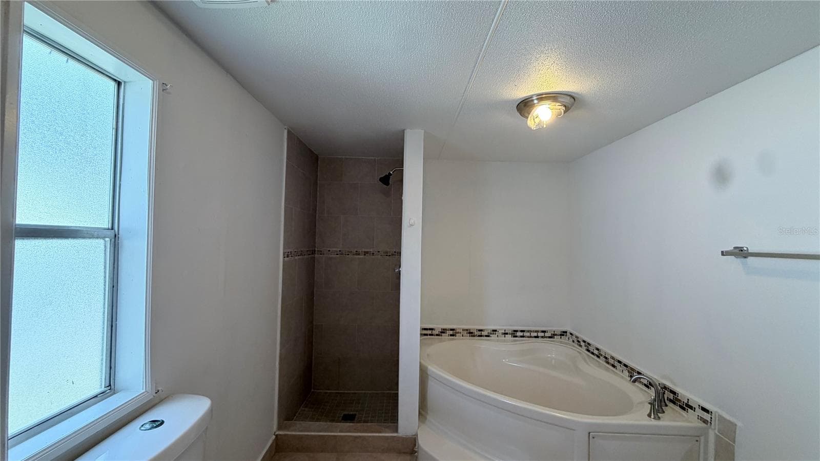Manufactured Home at 821 NAVAJO DR, ST CLOUD, photo 22 of 27