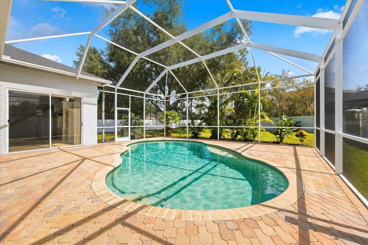 Single Family Residence at 15019 LAKE EMERALD BLVD, TAMPA, photo 3 of 37