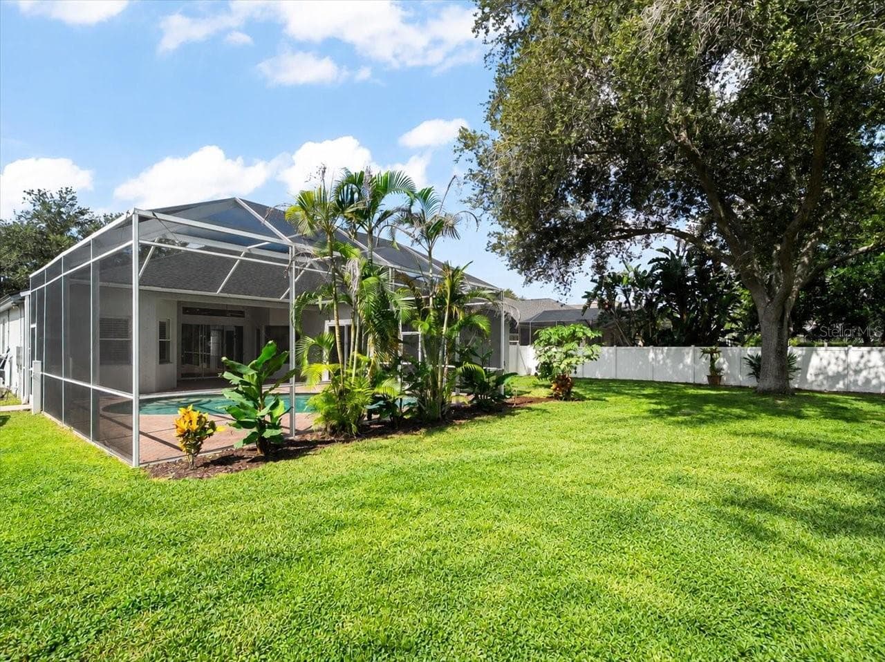 Single Family Residence at 15019 LAKE EMERALD BLVD, TAMPA, photo 5 of 37