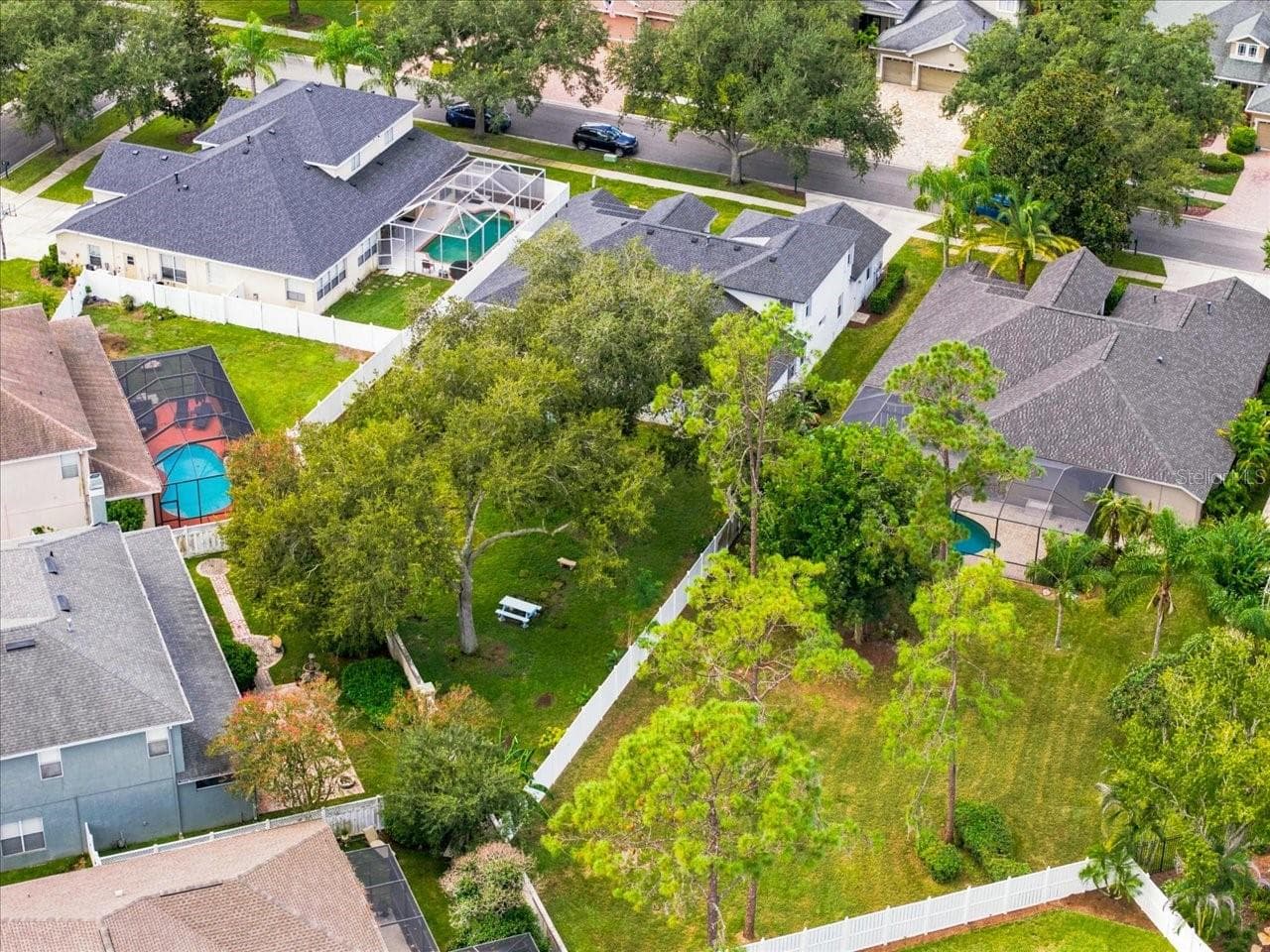 Single Family Residence at 15019 LAKE EMERALD BLVD, TAMPA, photo 29 of 37
