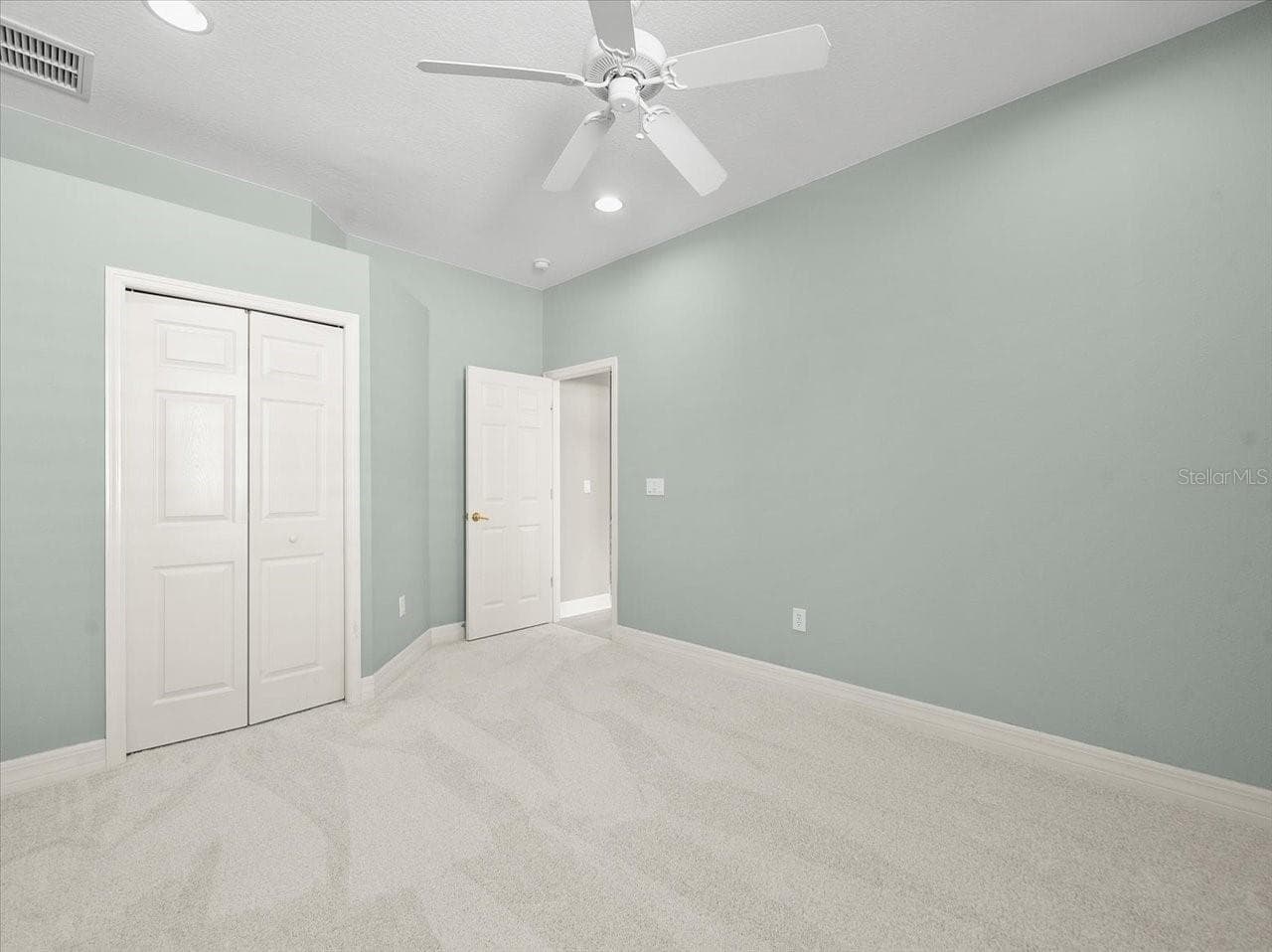 Single Family Residence at 15019 LAKE EMERALD BLVD, TAMPA, photo 33 of 37
