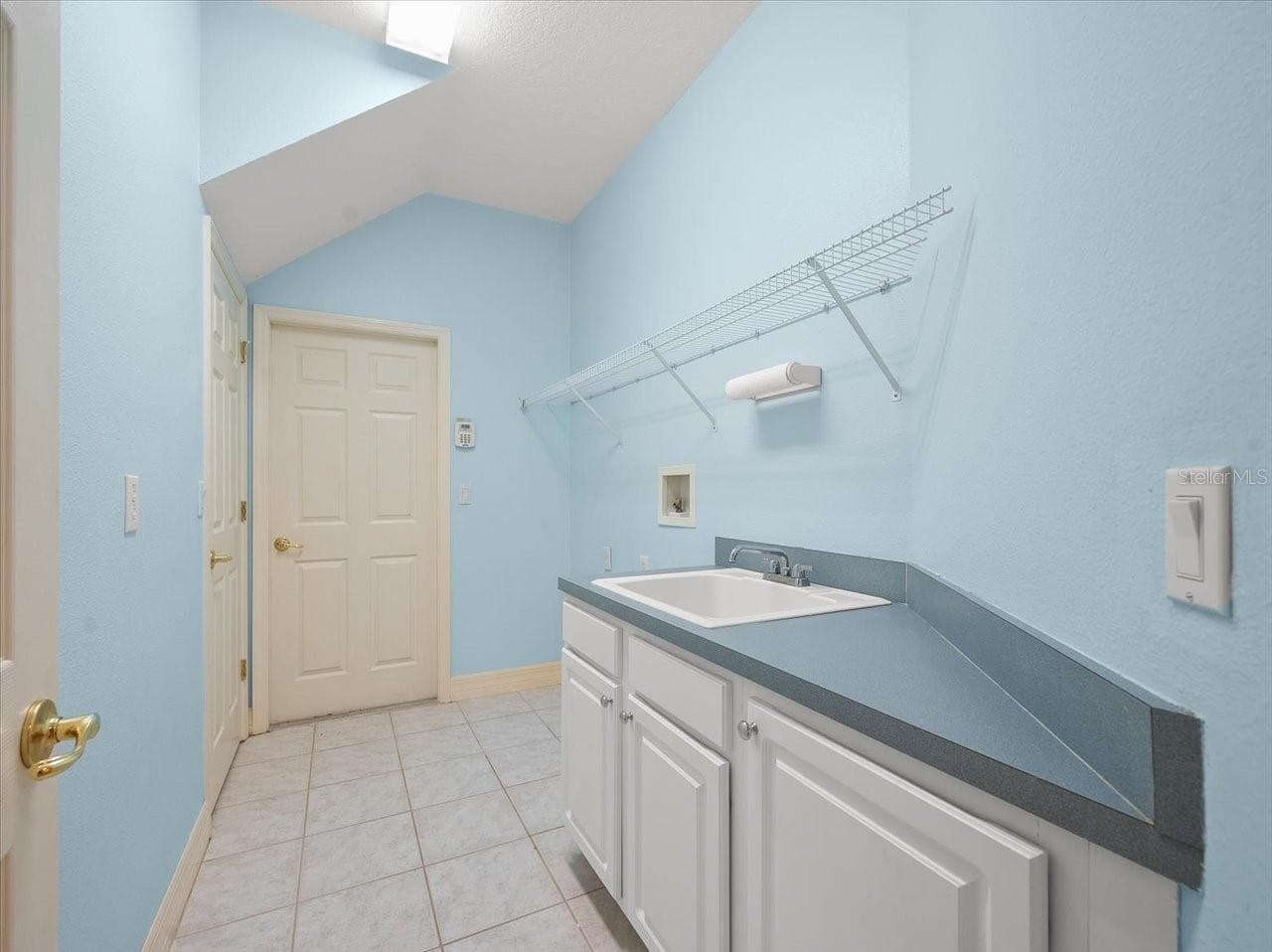 Single Family Residence at 15019 LAKE EMERALD BLVD, TAMPA, photo 36 of 37