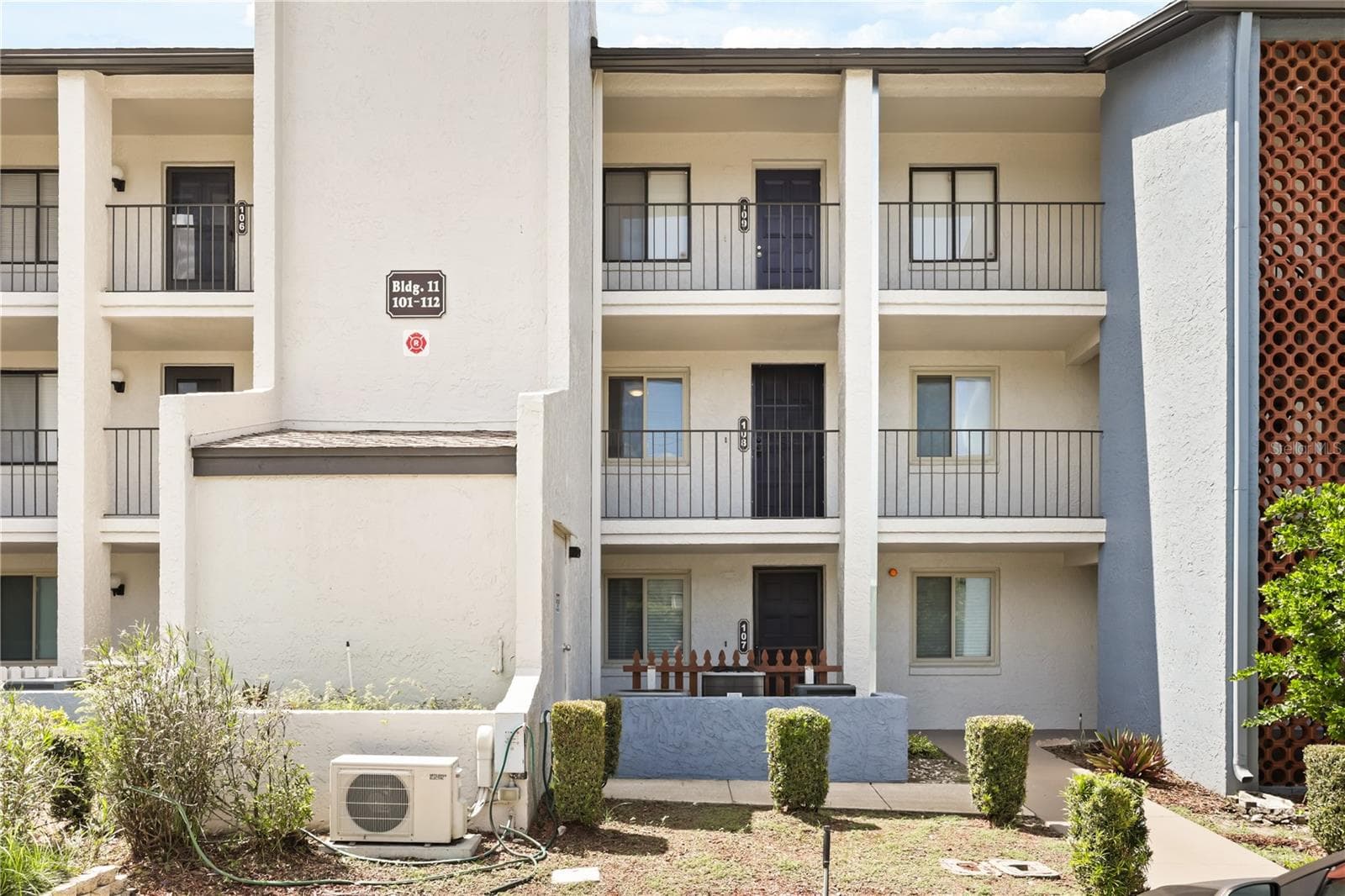 Condominium at 11 ESCONDIDO CIR #108, ALTAMONTE SPRINGS, photo 2 of 29