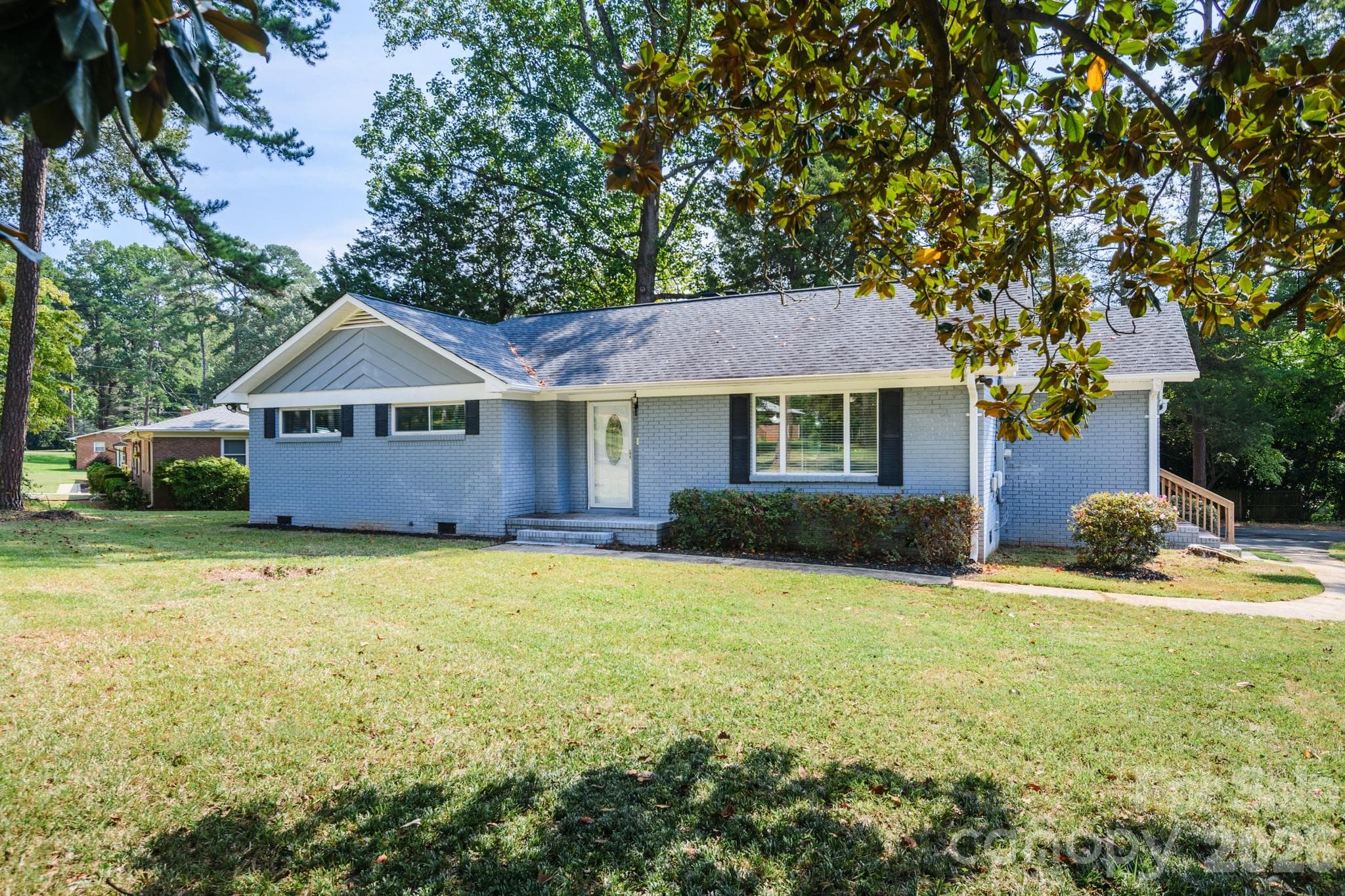 Single Family Residence at 6414 Elmwood Circle, Charlotte, photo 3 of 48