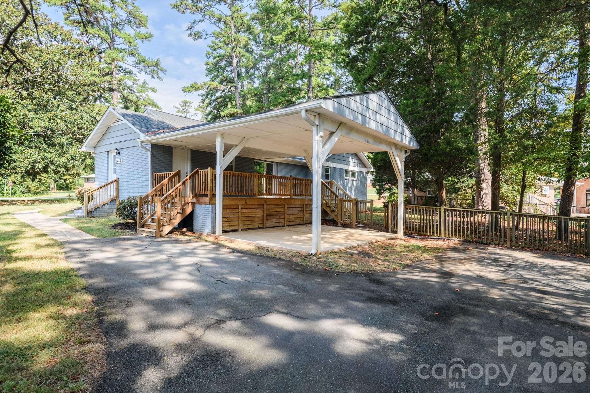 Single Family Residence at 6414 Elmwood Circle, Charlotte, photo 11 of 48
