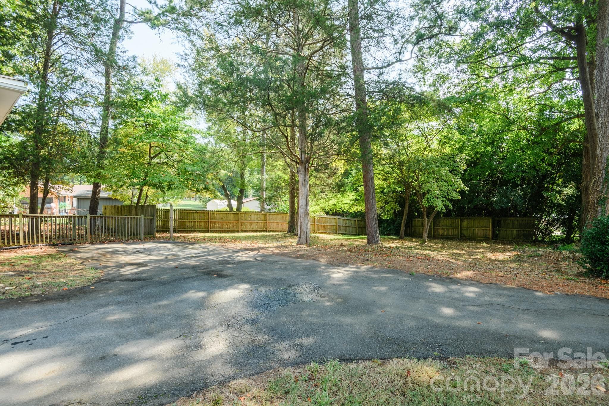 Single Family Residence at 6414 Elmwood Circle, Charlotte, photo 13 of 48