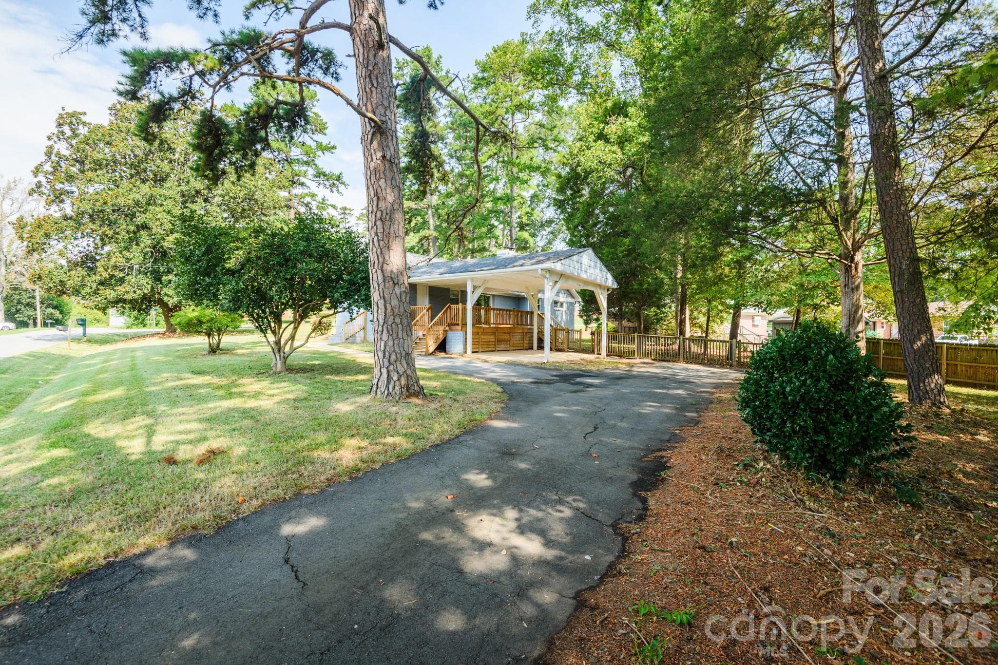 Single Family Residence at 6414 Elmwood Circle, Charlotte, photo 15 of 48
