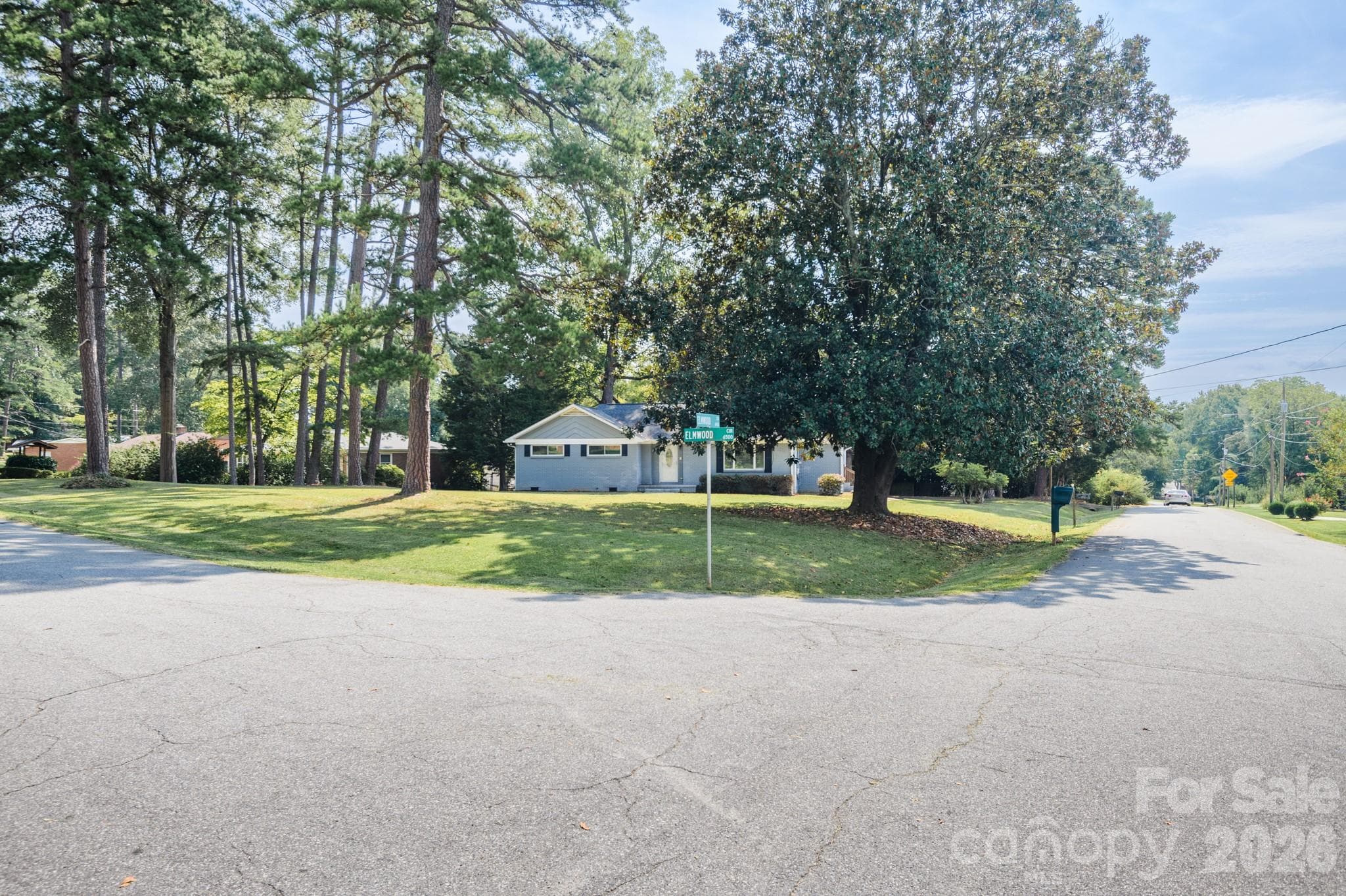 Single Family Residence at 6414 Elmwood Circle, Charlotte, photo 17 of 48